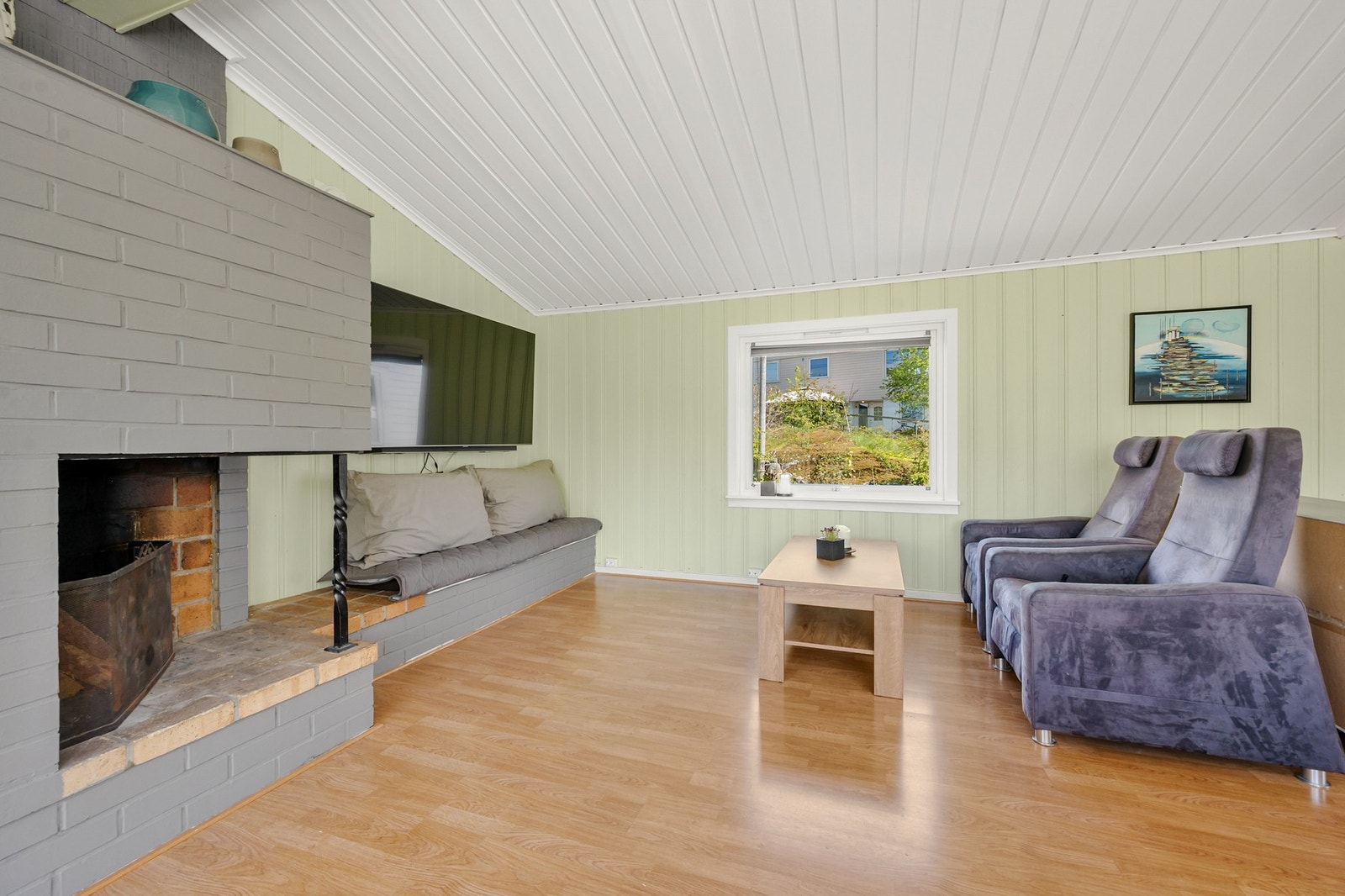 Den åpne peisen gir ekstra hygge på mørke kvelder. Galleribilde