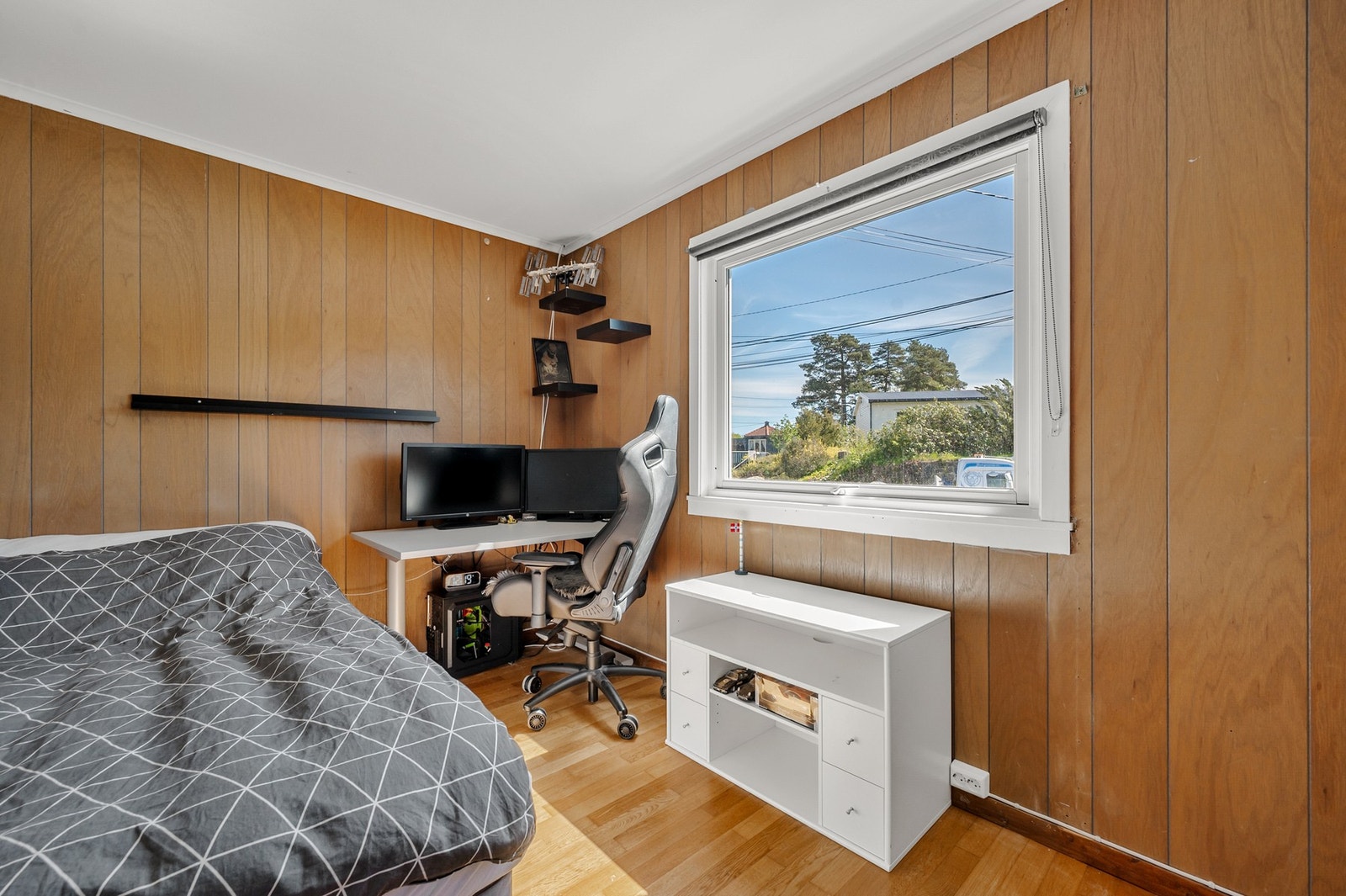 Soverom 2 har også en god størrelse. God plass til dobbeltseng og garderobe. Galleribilde