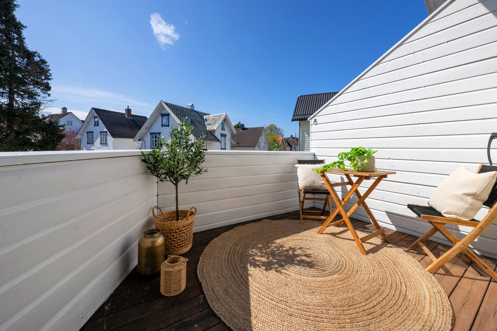 Her er det godt å nyte fine sommerdager. Lite innsyn og gode solforhold. Galleribilde