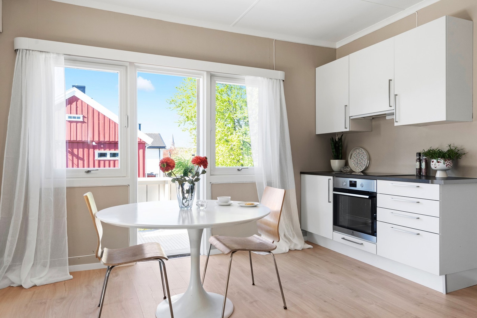 Fra kjøkken mot veranda Galleribilde