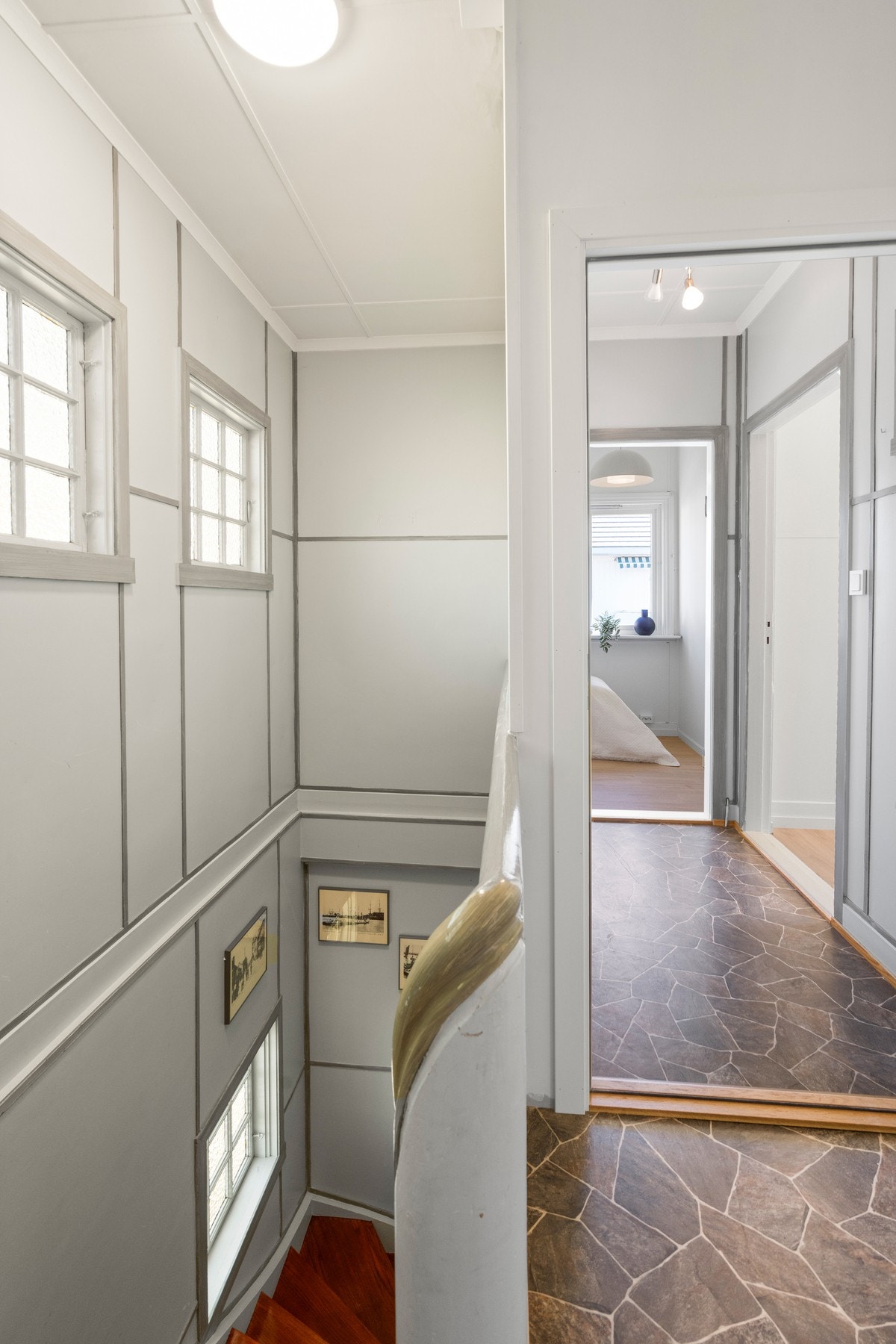 Denne delen av leiligheten utgjør en egen liten hybel som er perfekt for utleie eller nær familie Galleribilde