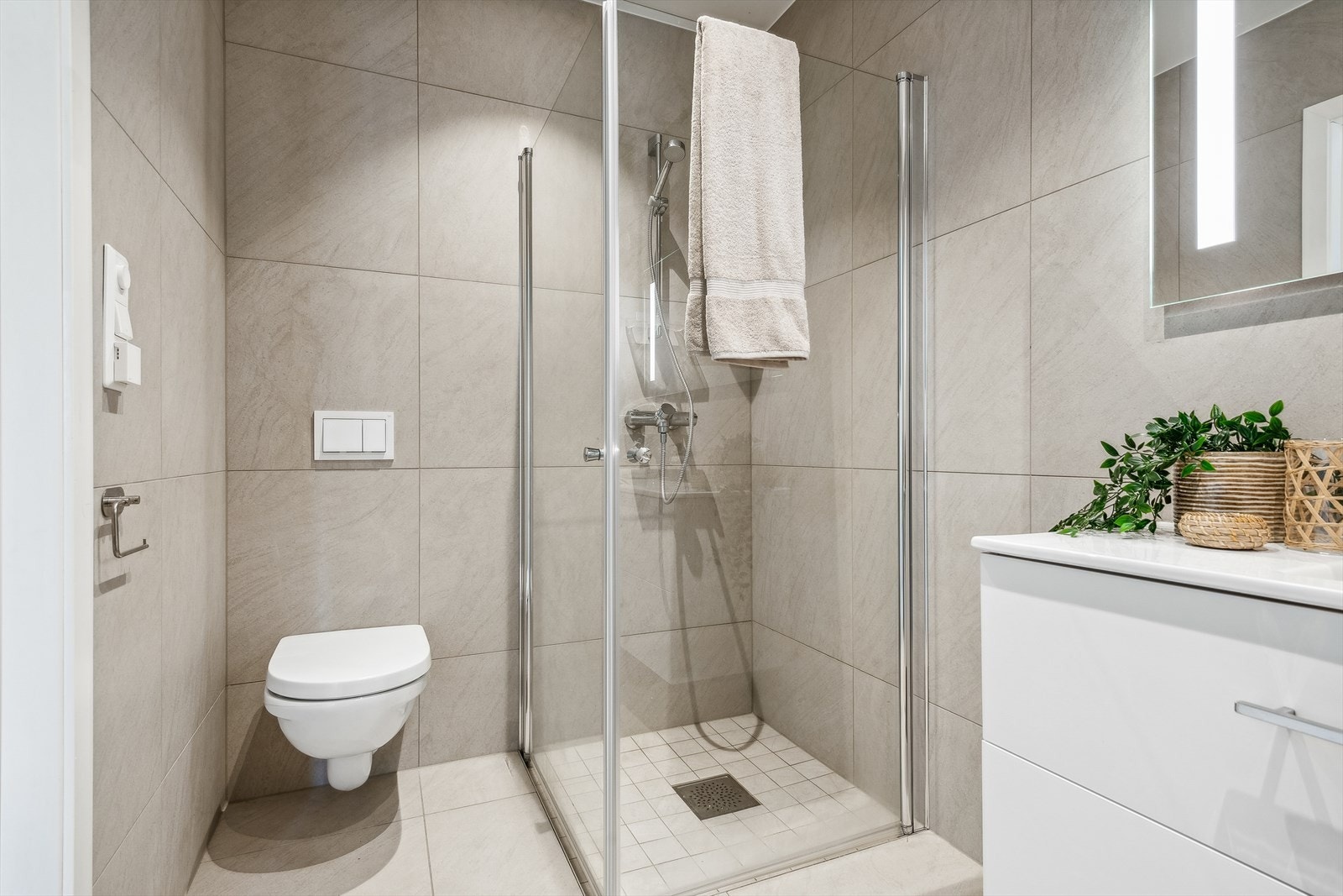 Plassbesparende innfellbare dusjvegger Galleribilde