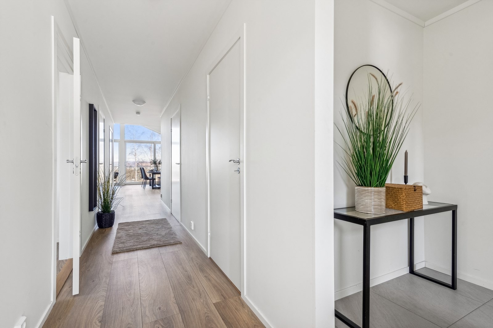 Fra gang til soverom og bad og teknisk rom Galleribilde