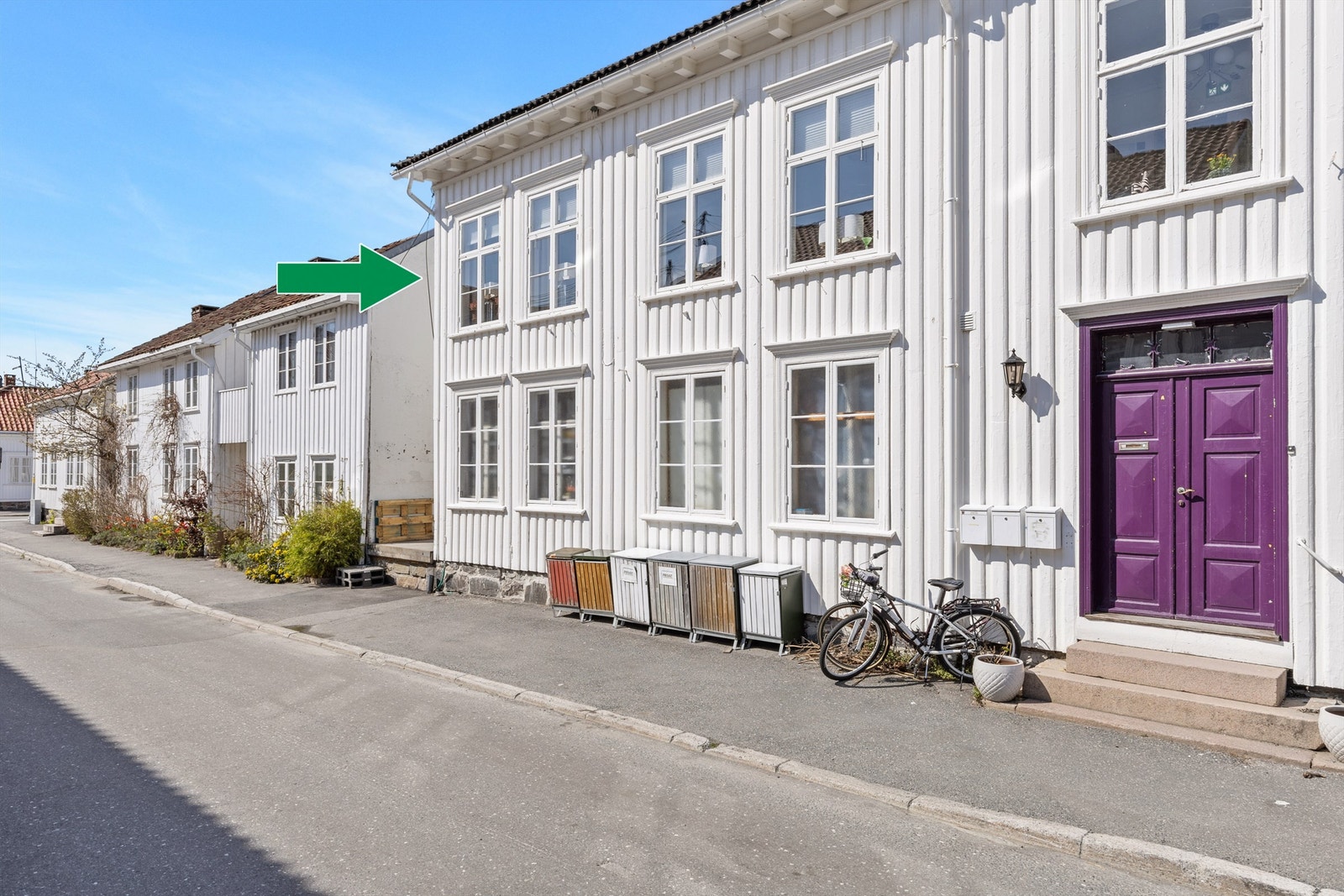 Leiligheten ligger fint til i byggets 2. etasje. Galleribilde