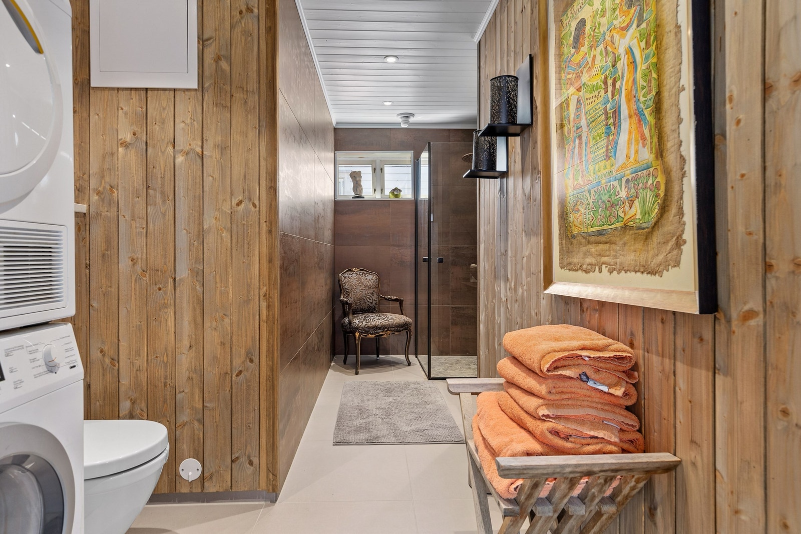 Pent bad med varmekabler i gulvet. Galleribilde