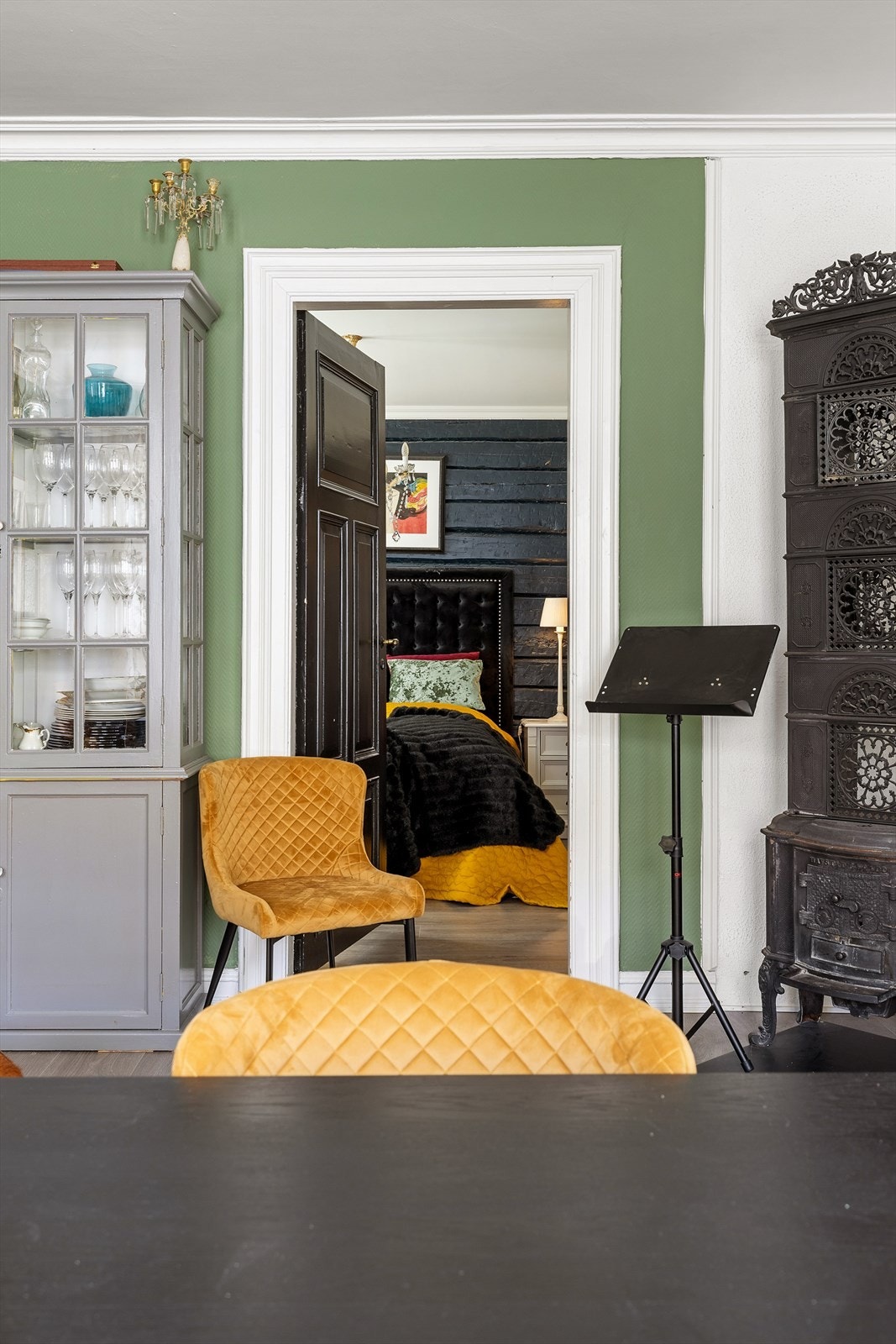 Under oppussingen er det tatt vare på mest mulig originale detaljer slik at leiligheten har behold det unike særpreget sitt. Galleribilde