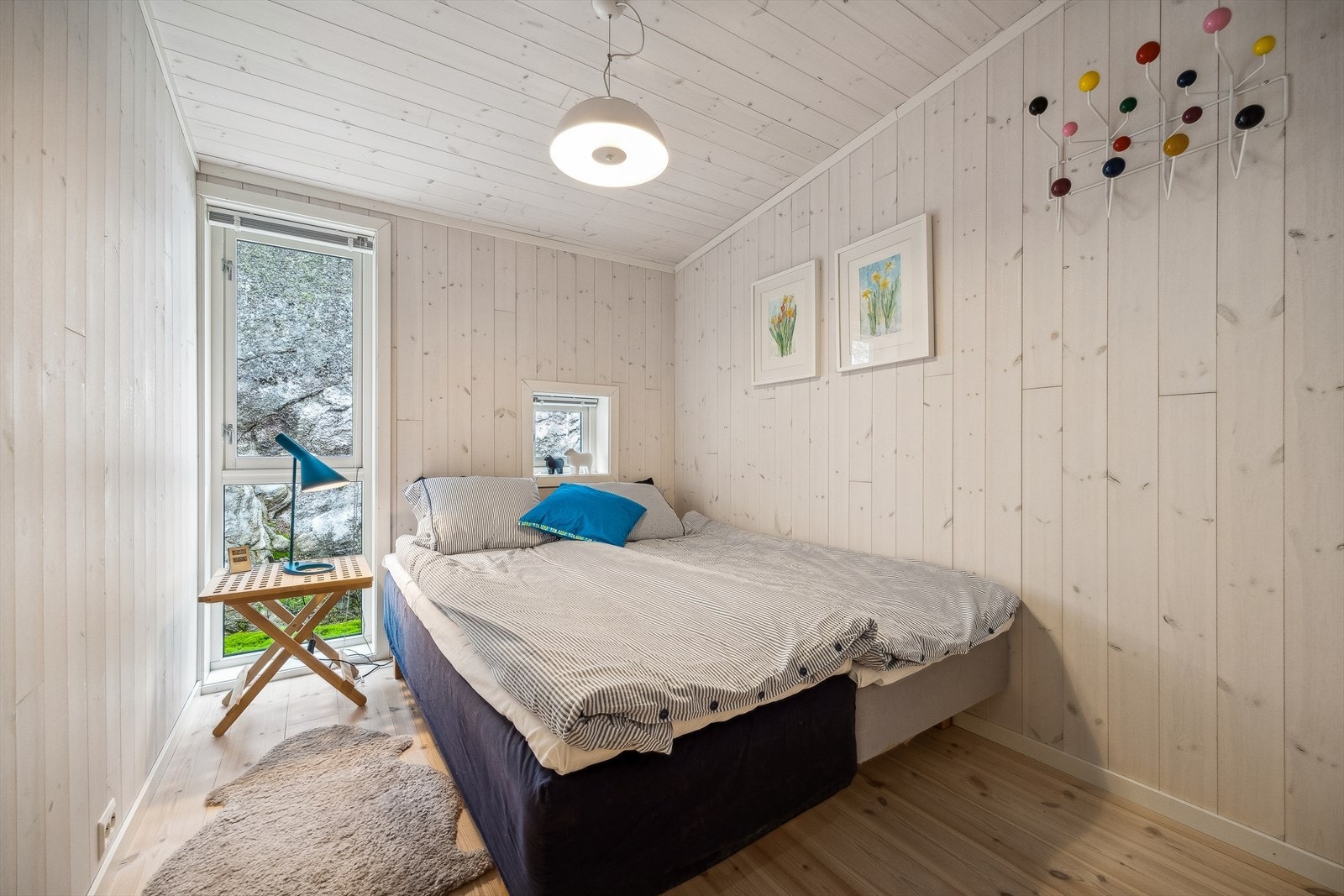 Alle soverommene er av fin utførelse med plass til ønsket soveromsmøblement. Galleribilde