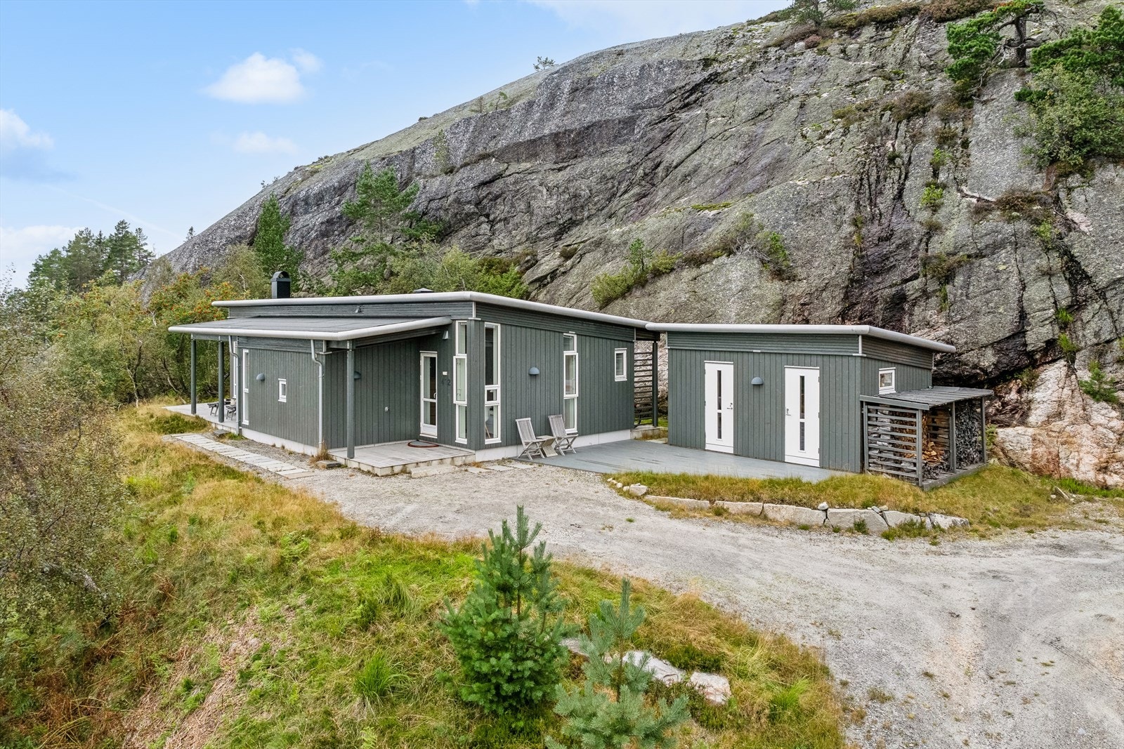 Hillestadheia 432 er en fritidseiendom med fantastisk beliggenhet i naturskjønne omgivelser på Hillestadheia i Tovdal. Galleribilde