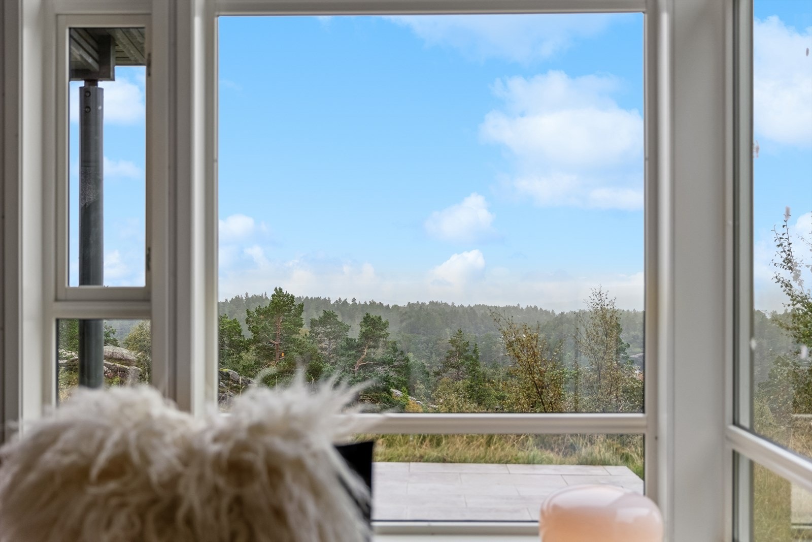 Nydelig utsikt over de vakre omgivelsene i hytteområdet. Galleribilde