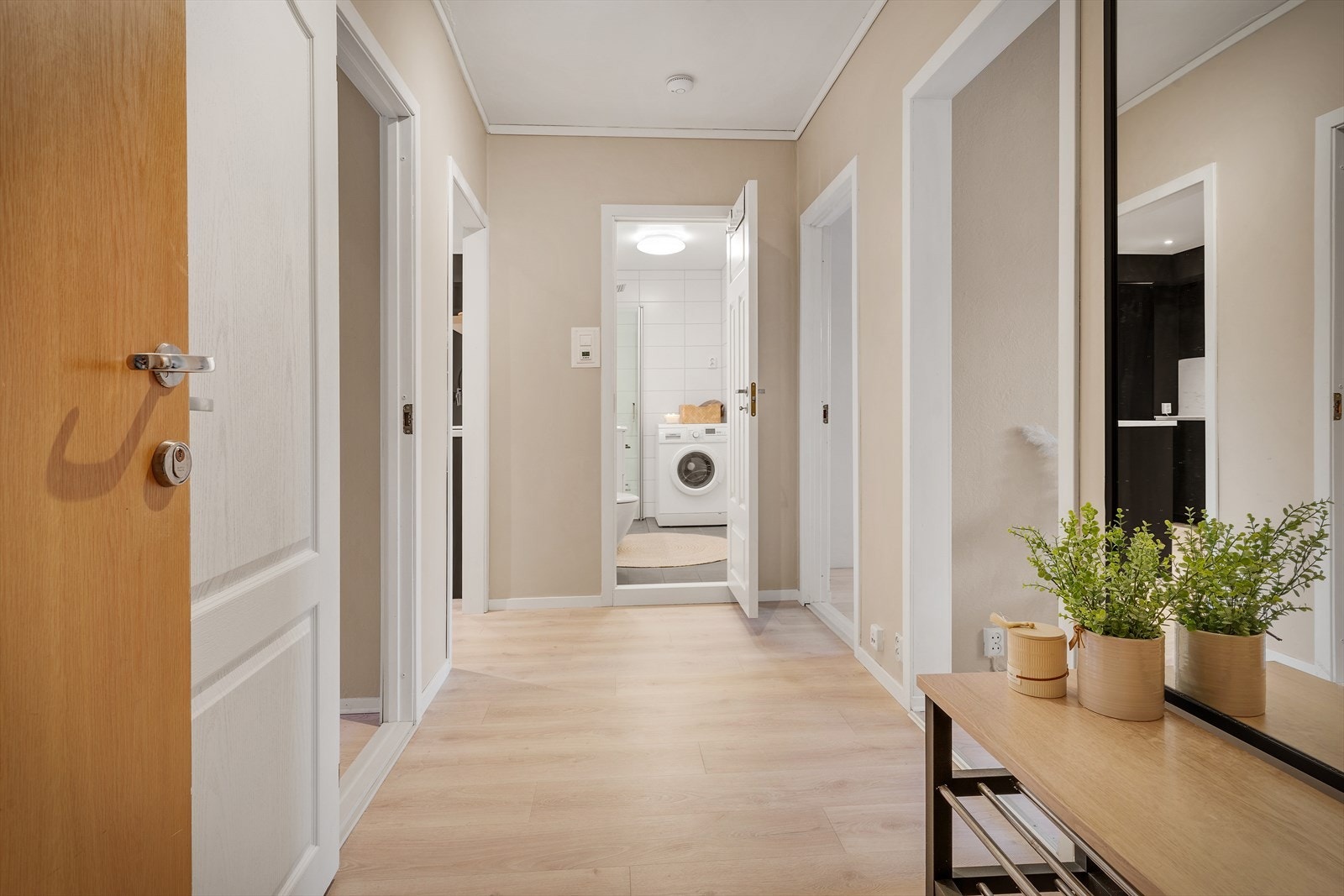 - Leiligheten er malt i lune, tidsriktige farger som gjør det enkelt for deg å sette ditt eget preg på boligen - Galleribilde