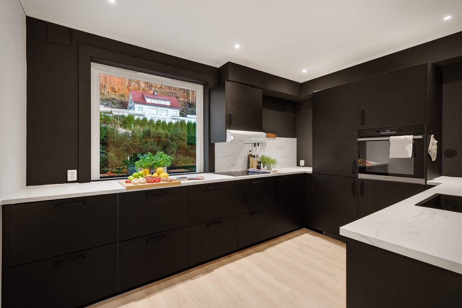 - Lekker 3-roms beliggende i et ettertraktet aksjelag, sentralt på Landås - Galleribilde