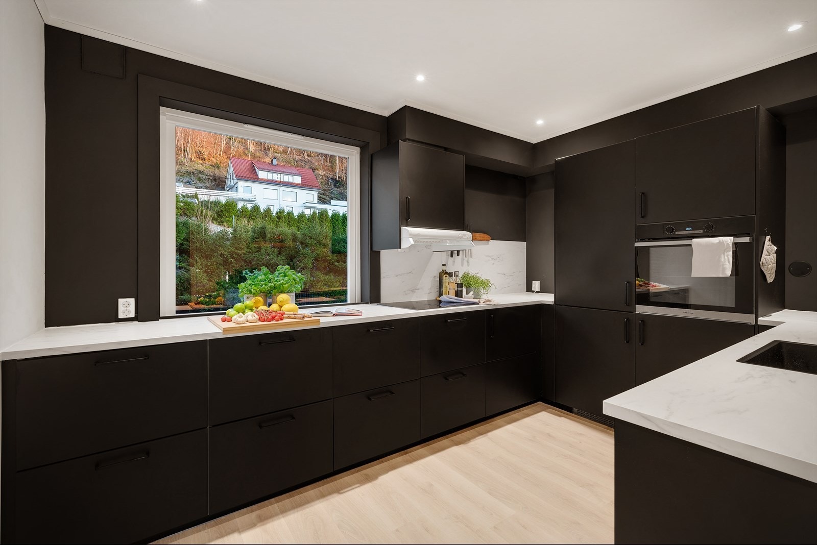 - Og et fantastisk kjøkkenrom få kan skryte av å inneha fra 2021 (!) - Galleribilde