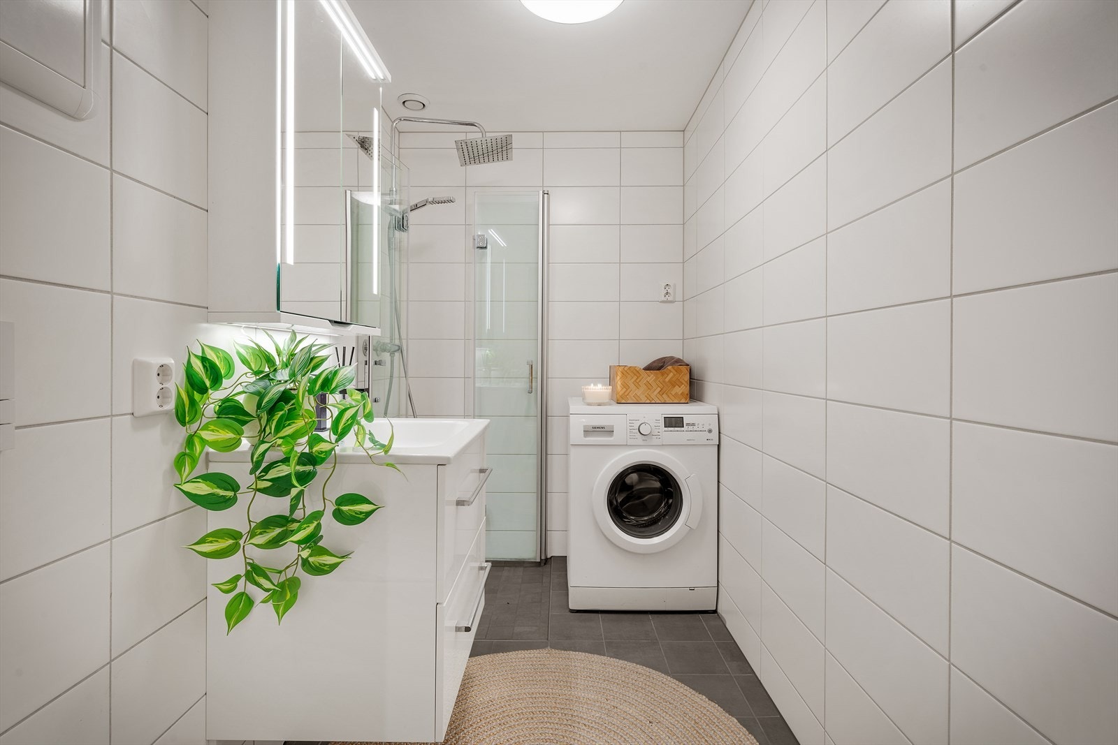 - Et lekkert, helfliset bad med behagelig gulvvarme - Galleribilde