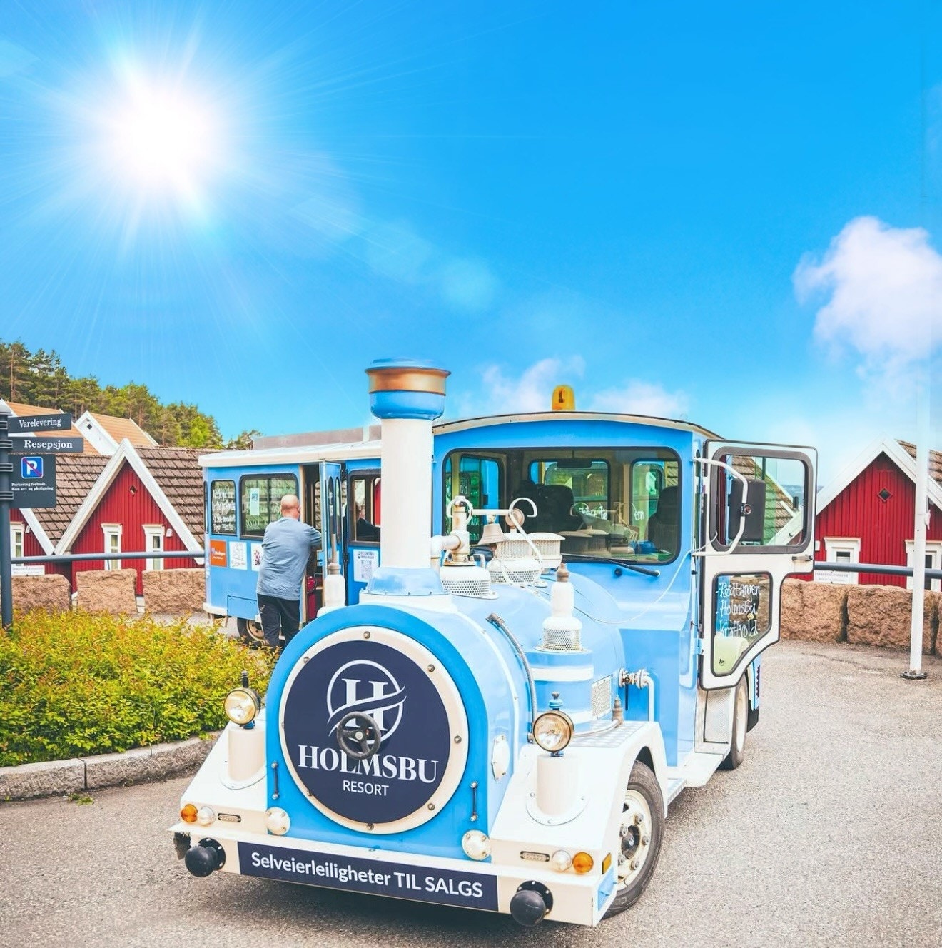Toget går t/r Holmsbu Resort - Holmsbu sentrum - Knatvcild hele sommeren flere ganger om dagen Galleribilde