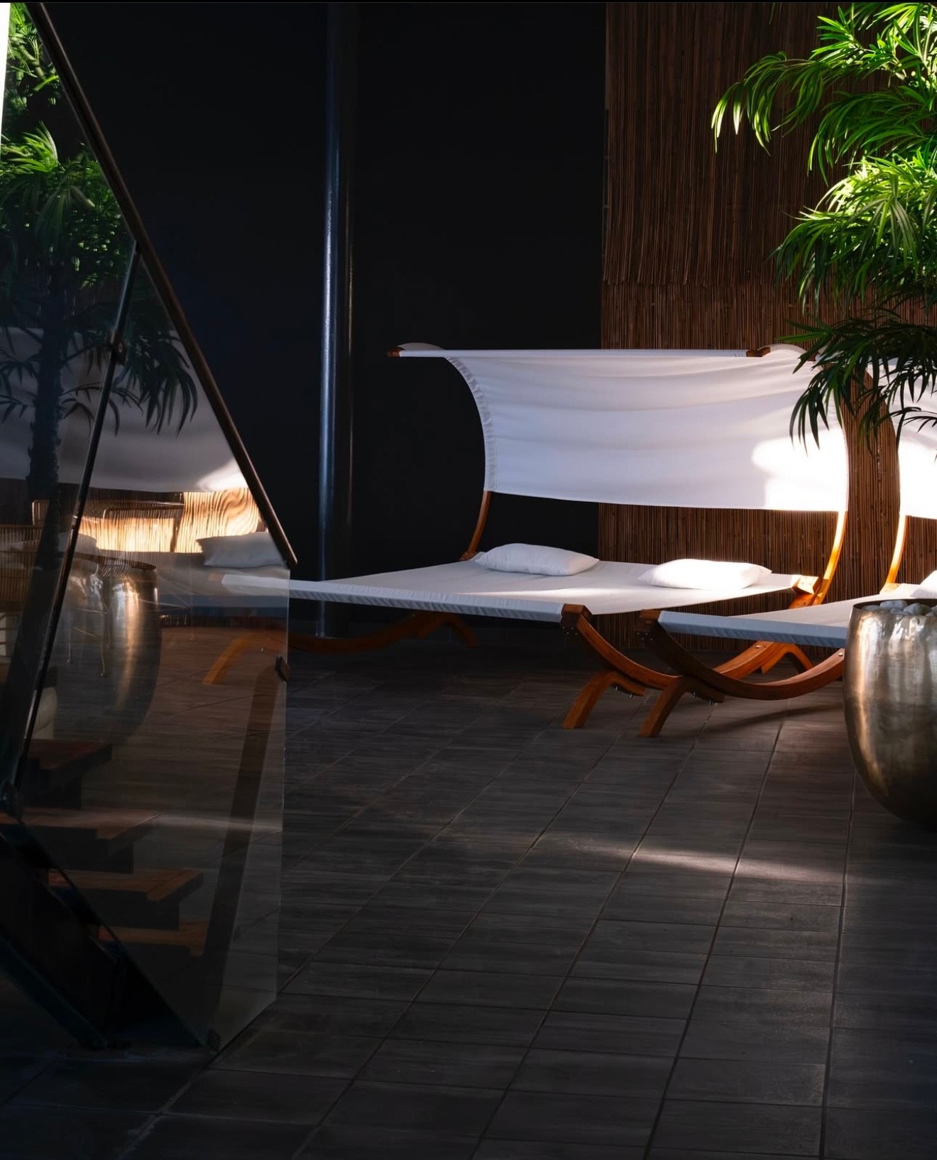 Ved investering i denne flotte leiligheten kan du boltre deg i 400 kvm med svømmebasseng, badstue, SPA-områder m.m. Galleribilde