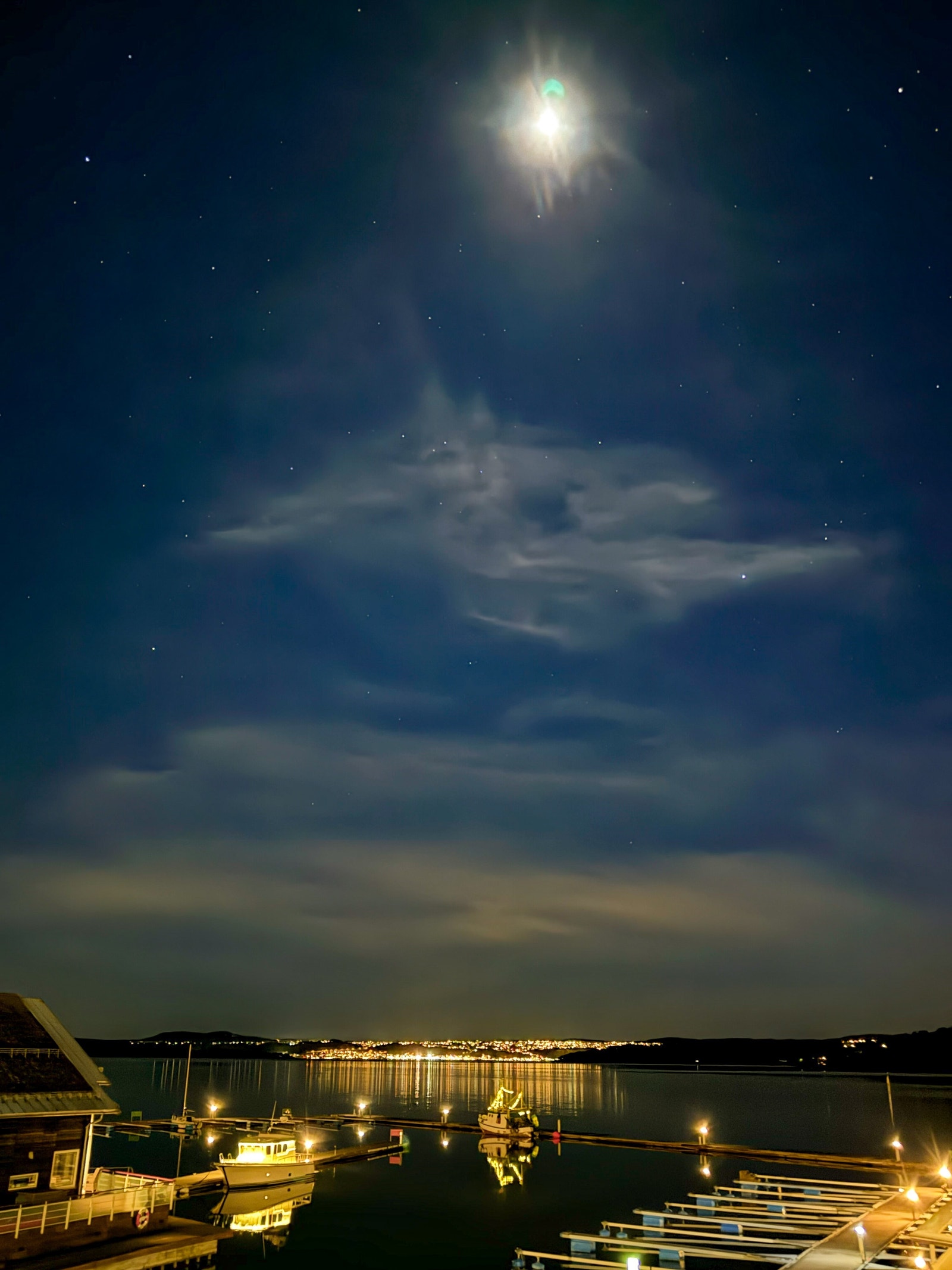Holmestrand i kveldslys fra terrassen. Galleribilde