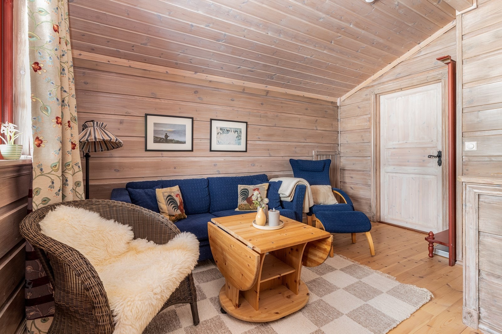 I loftstuen er det fin plass til møblering hvor det kan etableres en fin ekstra stue eller annet etter egne behov. Galleribilde