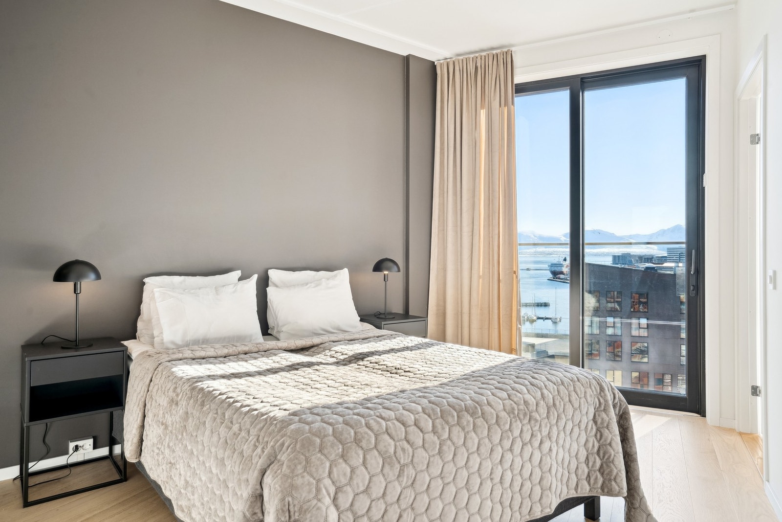 Hovedsoverommet er av god størrelse, og innredet i et behagelig fargevalg. Galleribilde