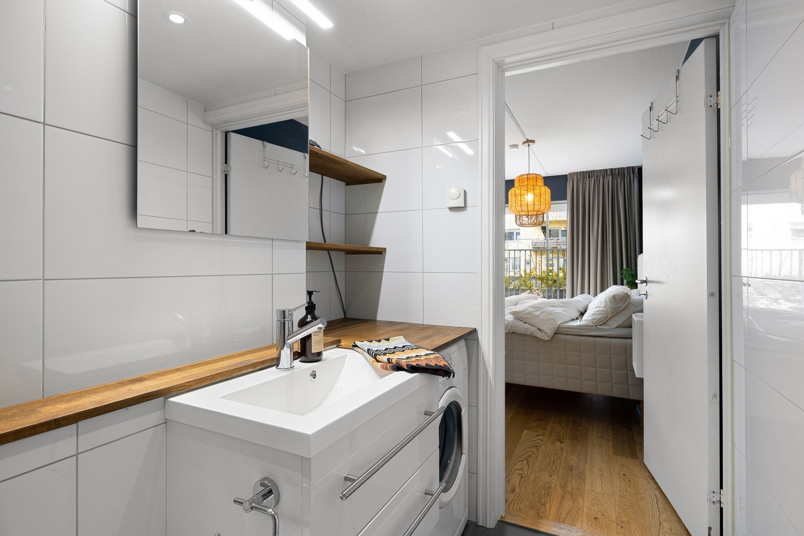 Direkte tilgang til badet er i det daglige like bekvemmelig som praktisk. Galleribilde