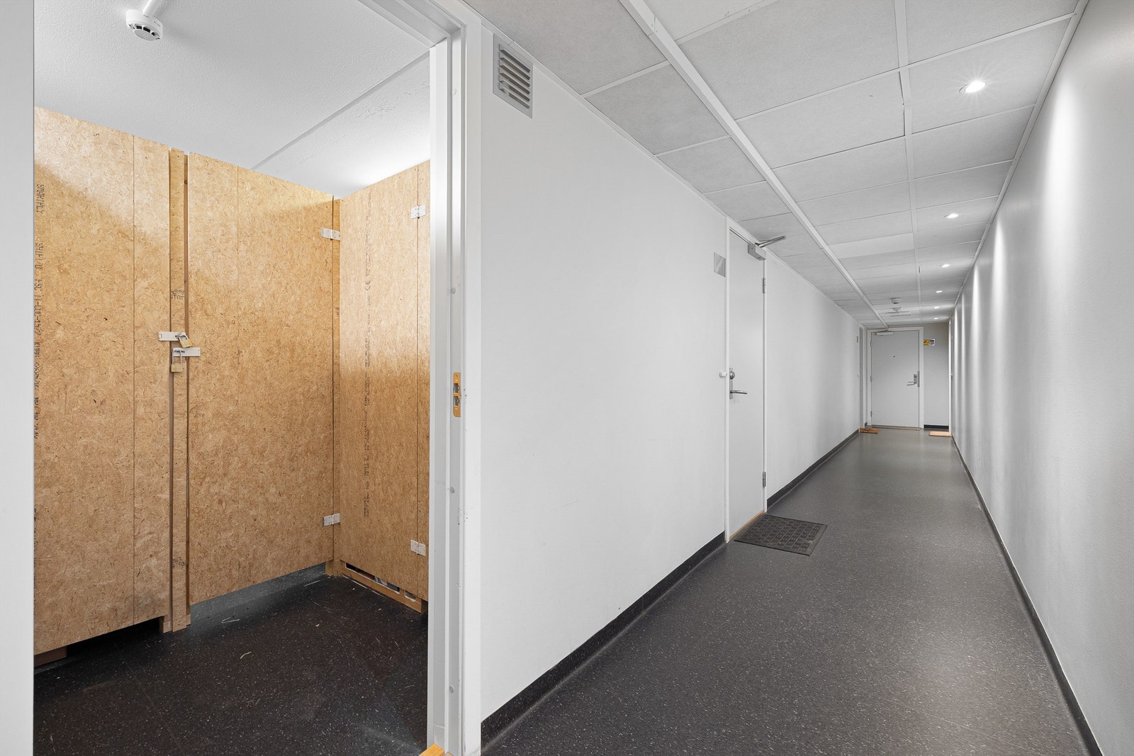 Boden er lett tilgjengelig i samme etasje - få meter unna leilighetsdøren. Galleribilde