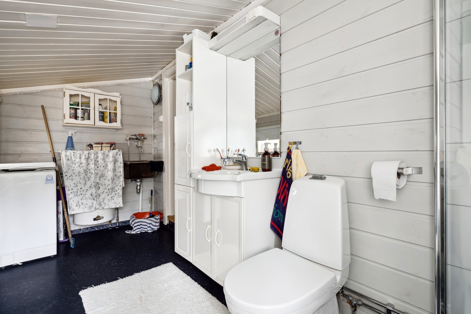 Opplegg for vaskemaskin - Skyllekum og 50 liters vannbereder Galleribilde