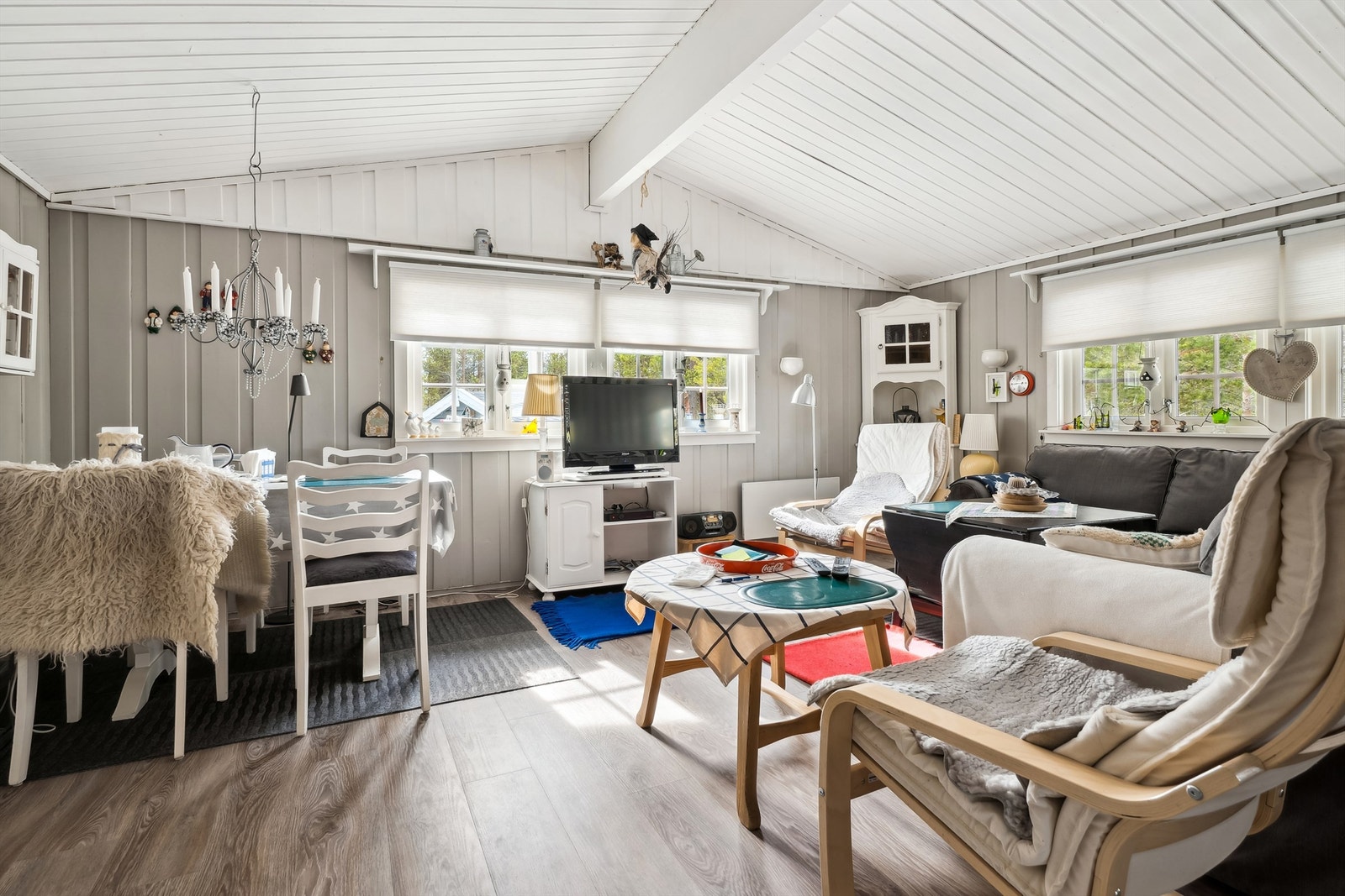 Lys og trivelig stue med god takhøyde Galleribilde