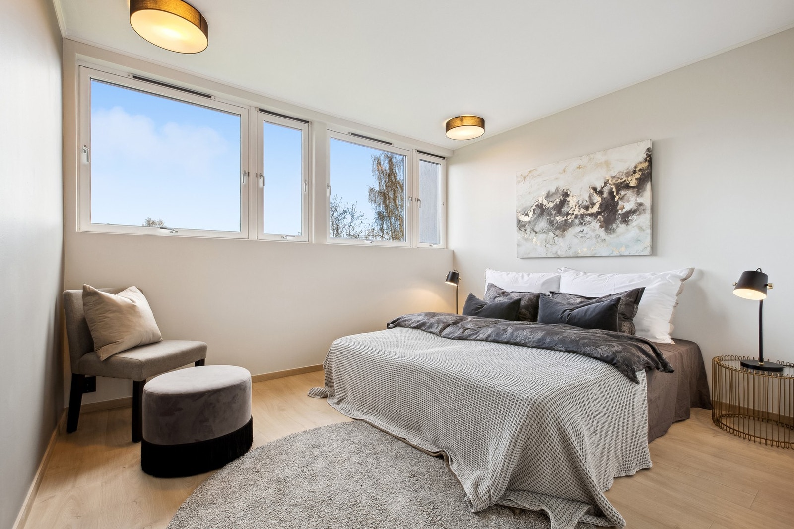 Hovedsoverommet byr på gode møbleringsmuligheter og praktisk utforming. Galleribilde