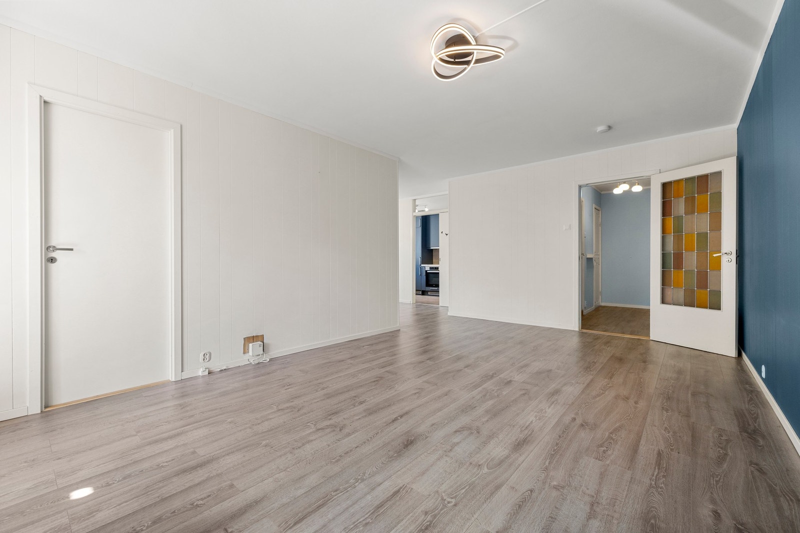 Leiligheten har jevnt god standard med gjennomgående TG1 på overflater og innerdører - perfekt som base for både førstegangskjøpere og små familier. Galleribilde