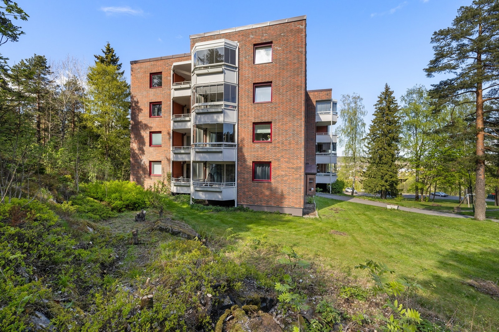 En lys og romslig andelsleilighet i fjerde etasje med sydvendt balkong. Galleribilde