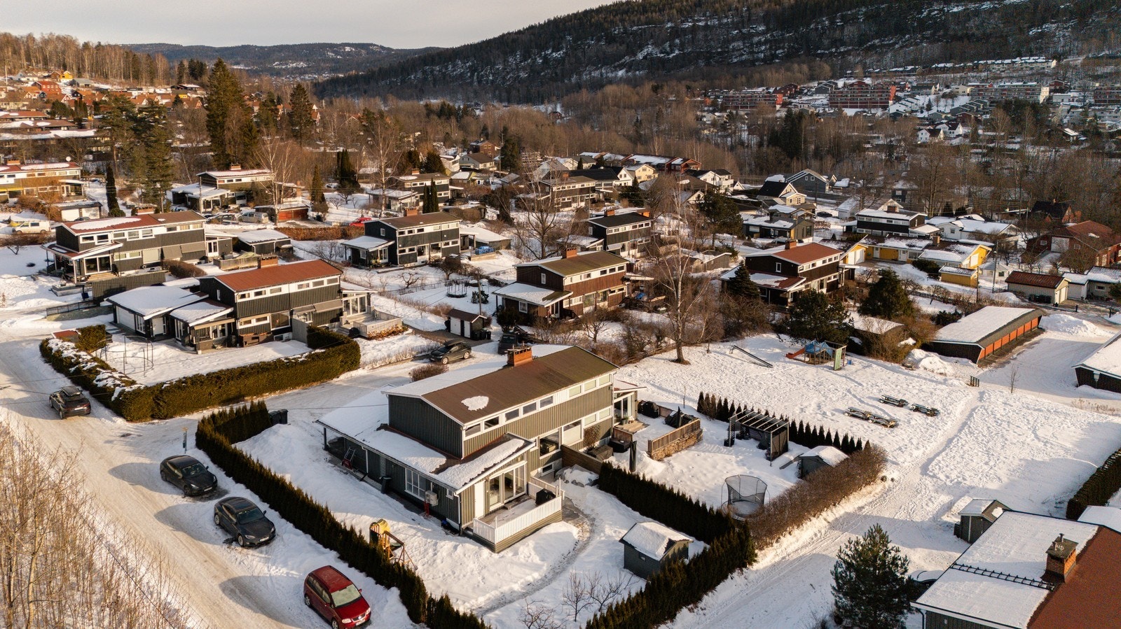 Oversiktsbilde - vinter - tomannsbolig som gir enebolig-følelsen! Galleribilde
