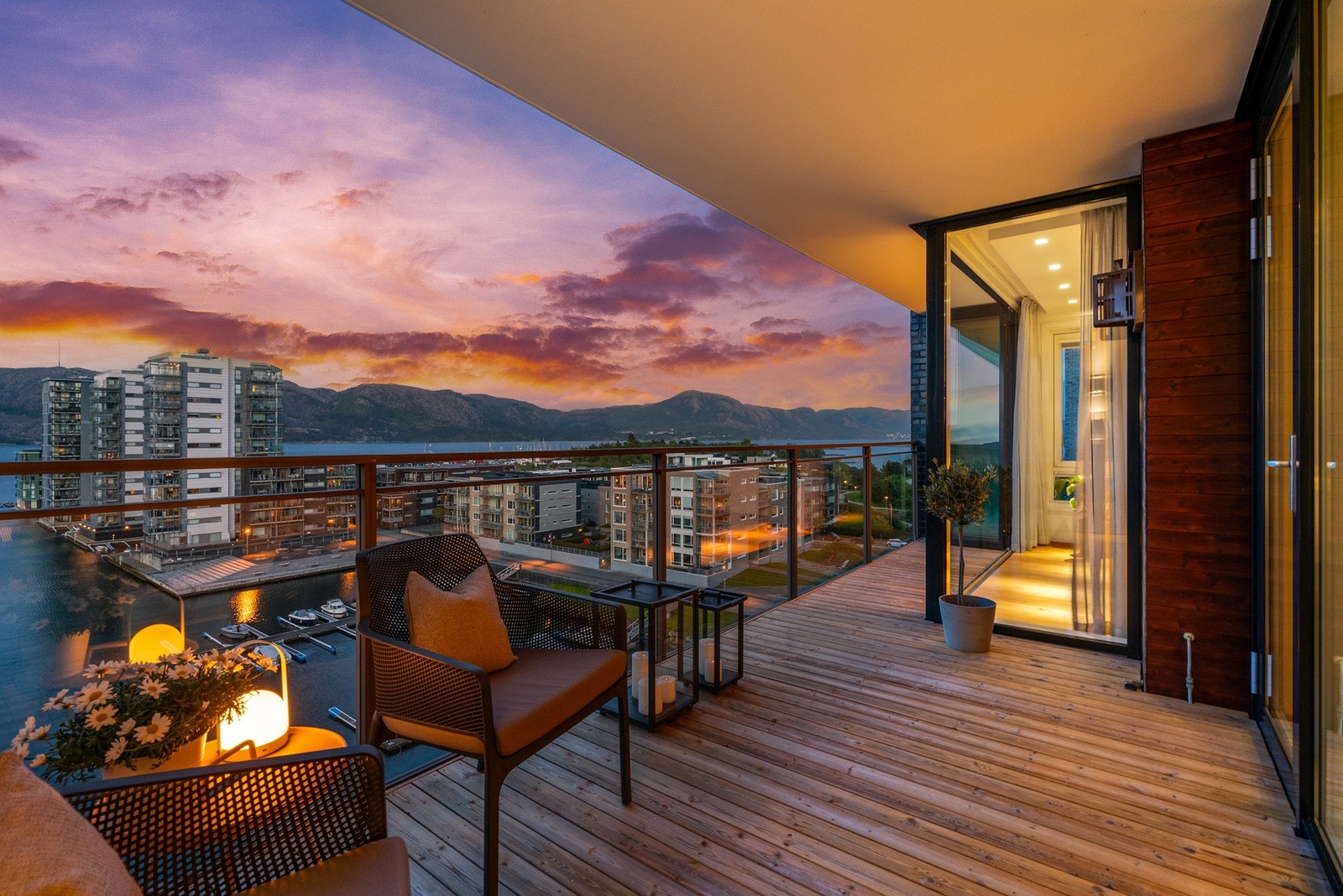 Leiligheten har gode solforhold med sol fra morgen til kveld. Galleribilde