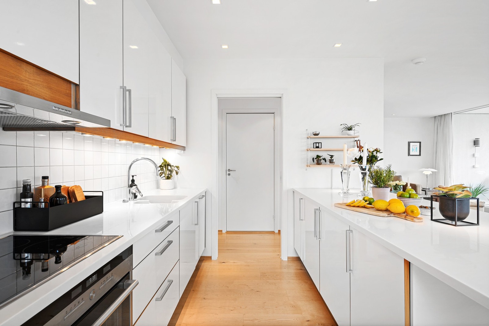 Et tidløst kjøkken som glir inn i resten av rommet. Galleribilde