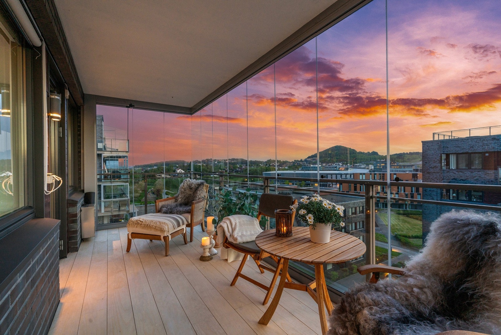 Fra den andre stuen det utgang til en innglasset balkong. Galleribilde