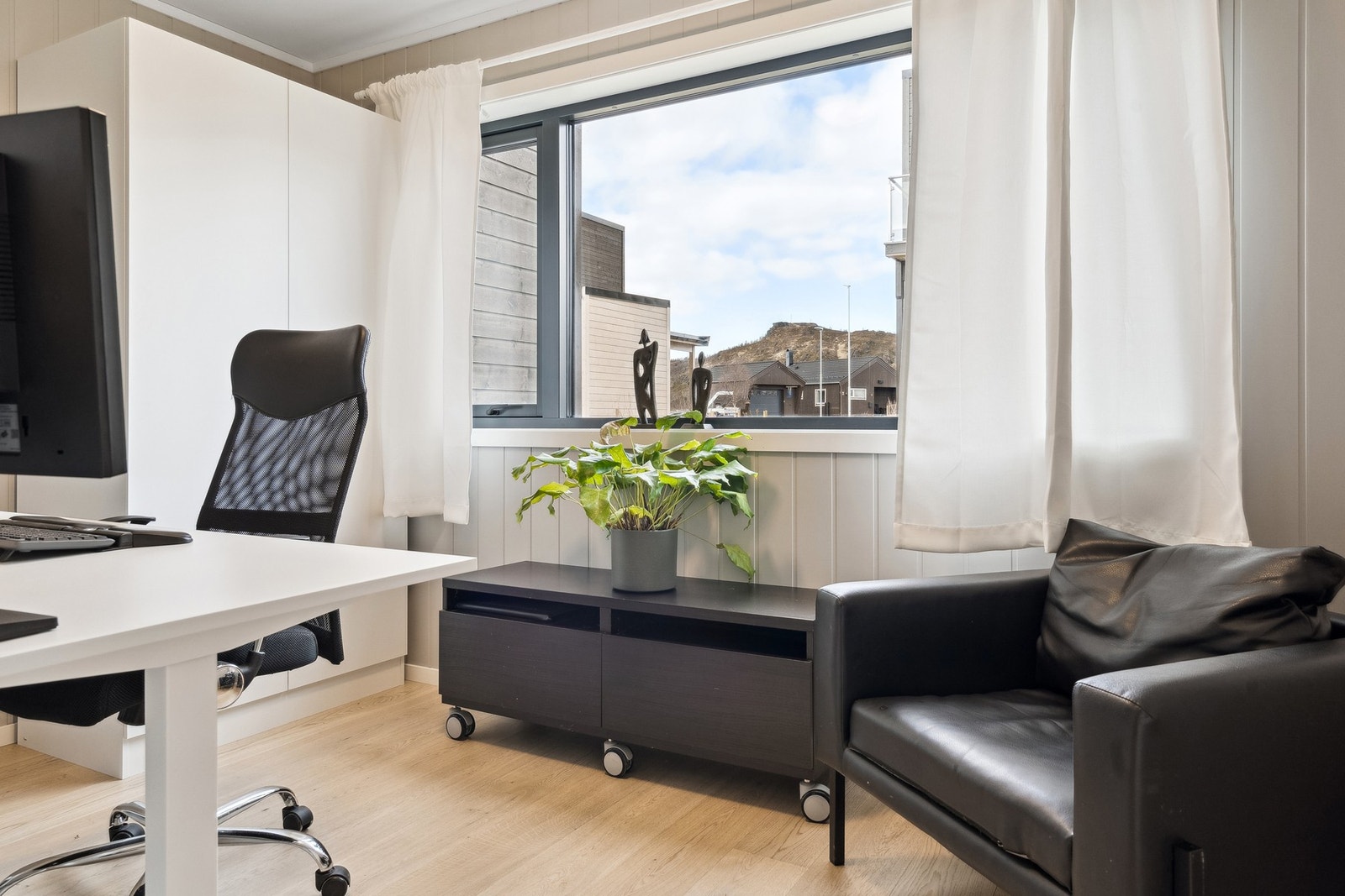 Boligens soverom har i likhet med resten av huset, balansert ventilasjon, noe som medfører et godt inneklima. Galleribilde