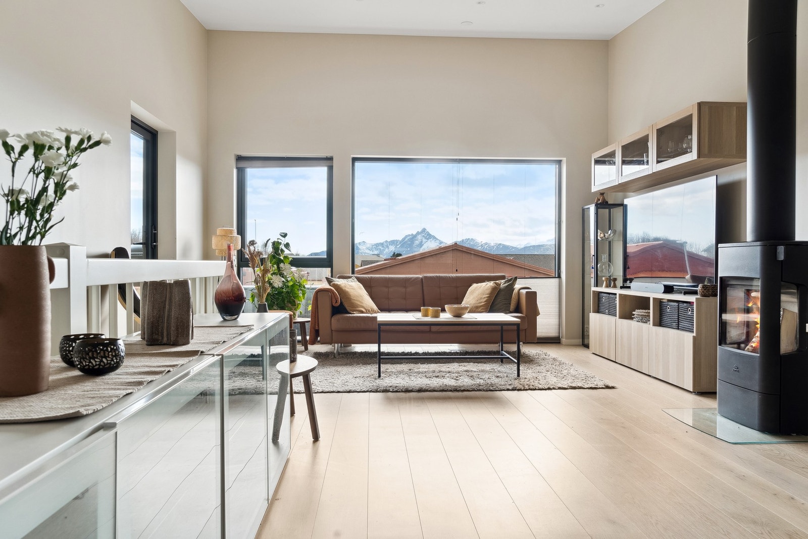 Velkommen til Bymarka 7A - Presentert av EiendomsMegler1 Lofoten! Galleribilde