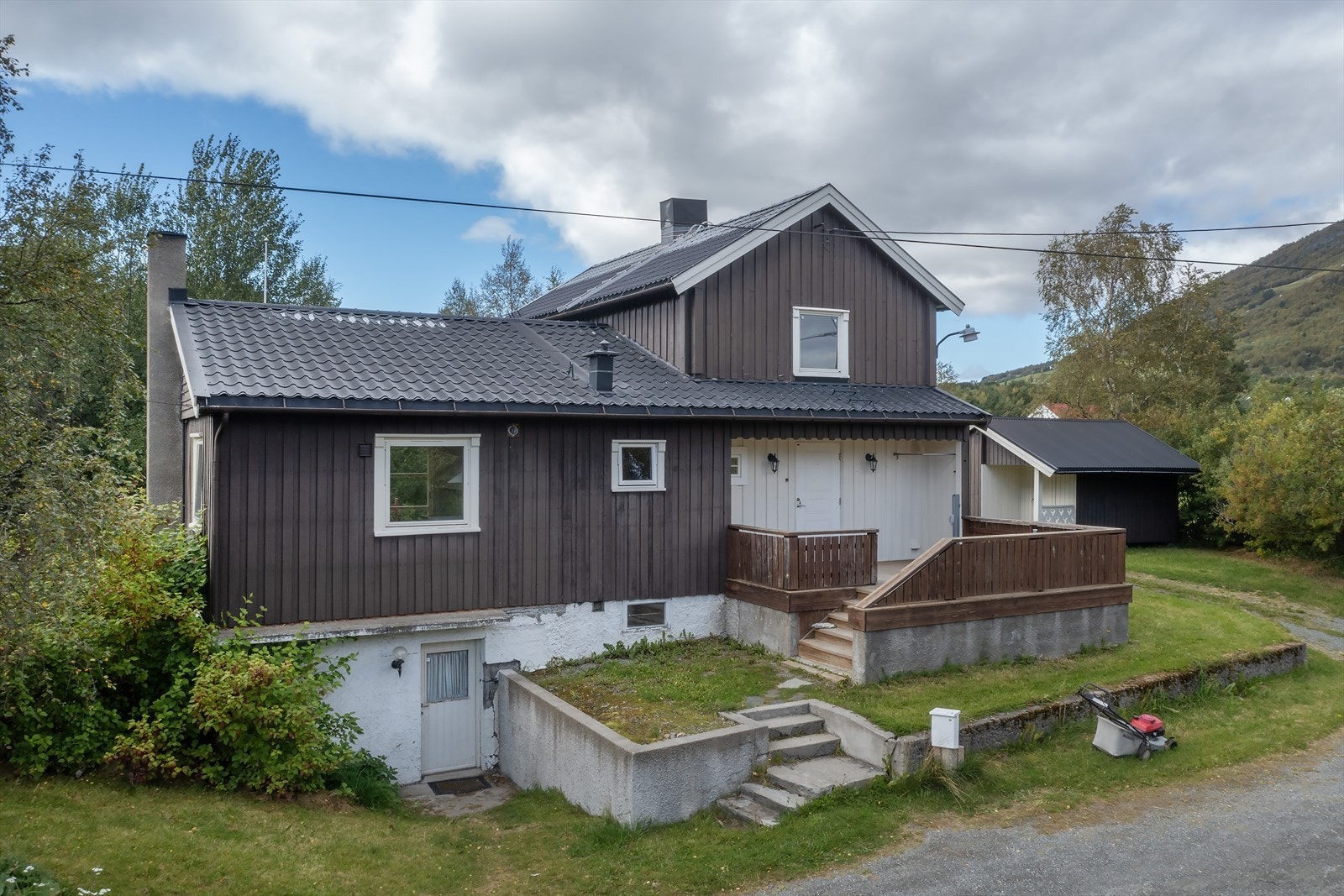 Boligen ble opprinnelig oppført i 1949 og senere tilbygget Galleribilde