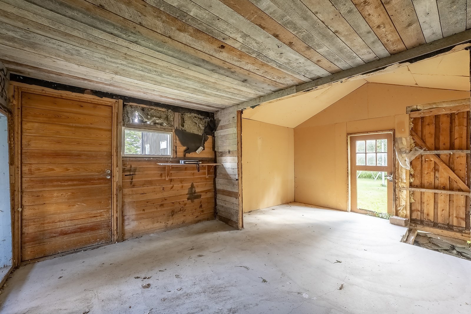 Uthus med lagerrom Galleribilde