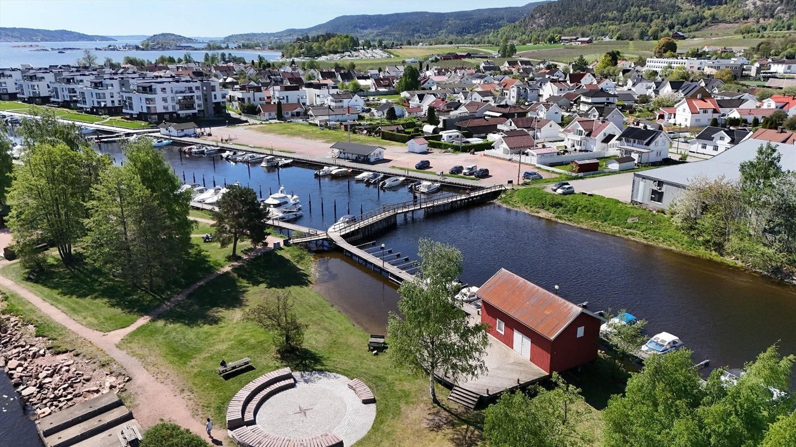 Arkivfoto - Batteriøya (som ligger rett ovenfor boligblokka) er en perle for dem som ønsker å bevege seg på historisk grunn i nær tilknytning til natur og sjø Galleribilde