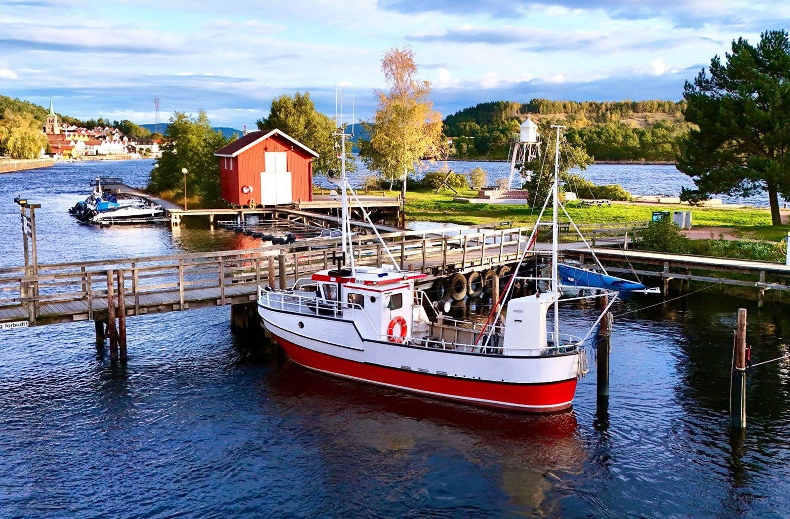 Arkivfoto - På øya finner man også tusenårsstedet for tidligere Svelvik kommune Galleribilde