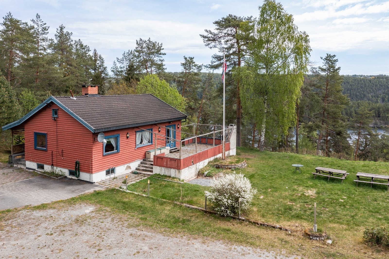 Eiendommen byr på mye boltreplass for store og små. Galleribilde