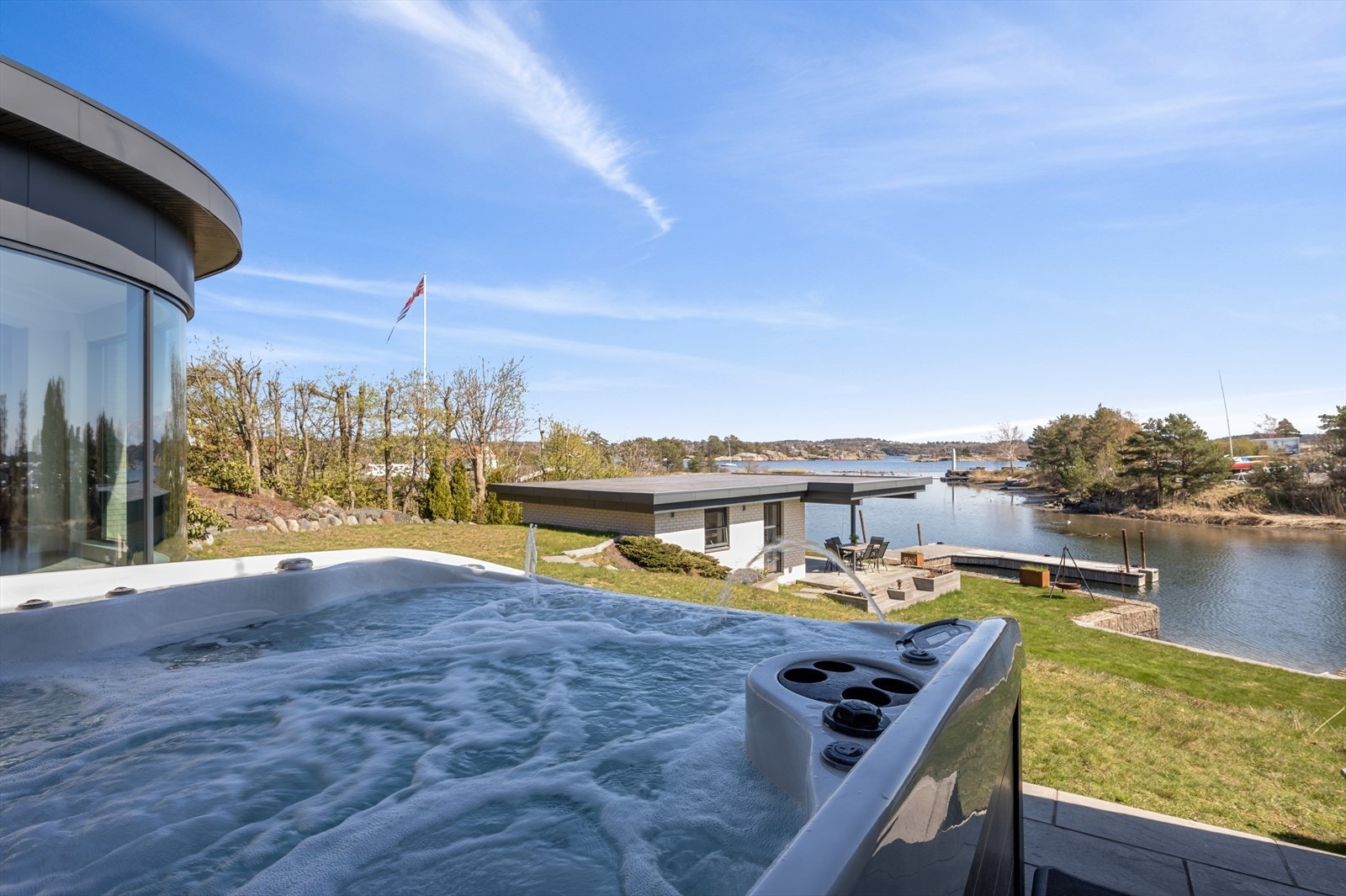 Se for deg lange sommerkvelder med god mat og drikke. Galleribilde