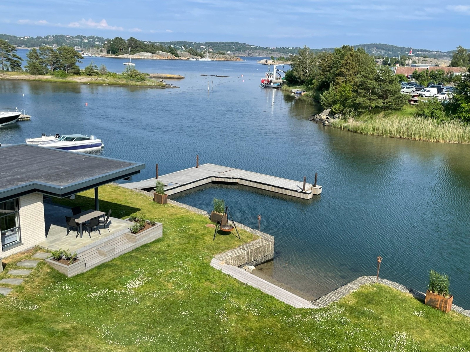På eiendommen er det sol fra morgen til kveld, så her nytes virkelig varme og late dager til fulle. Galleribilde