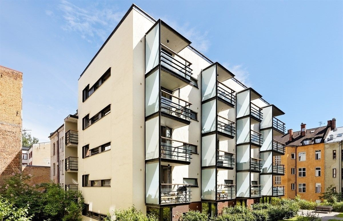 Baksiden av bygget, med utsikt over et rolig og privat område. Galleribilde