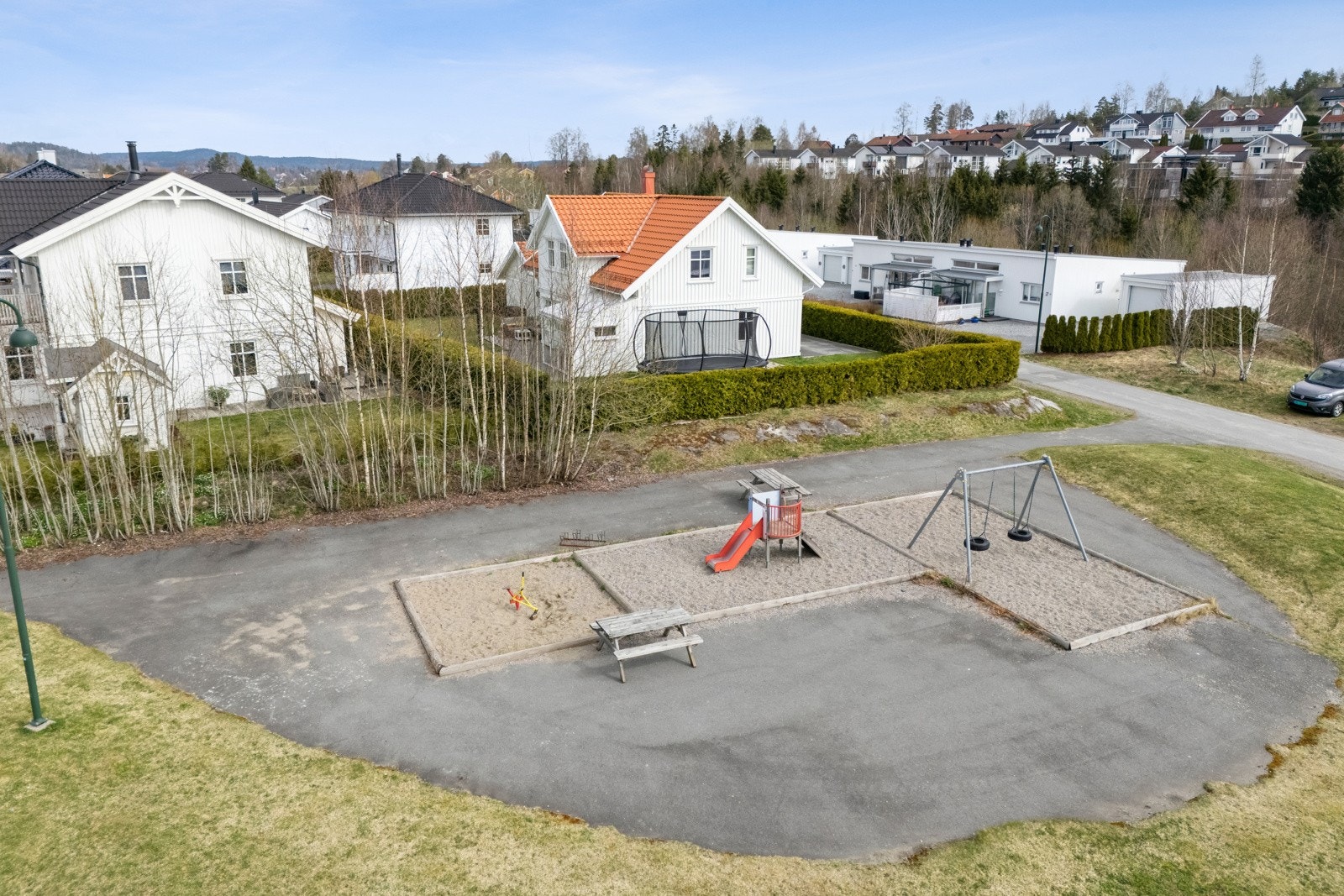 Lekeplass på naboeiendommen Galleribilde