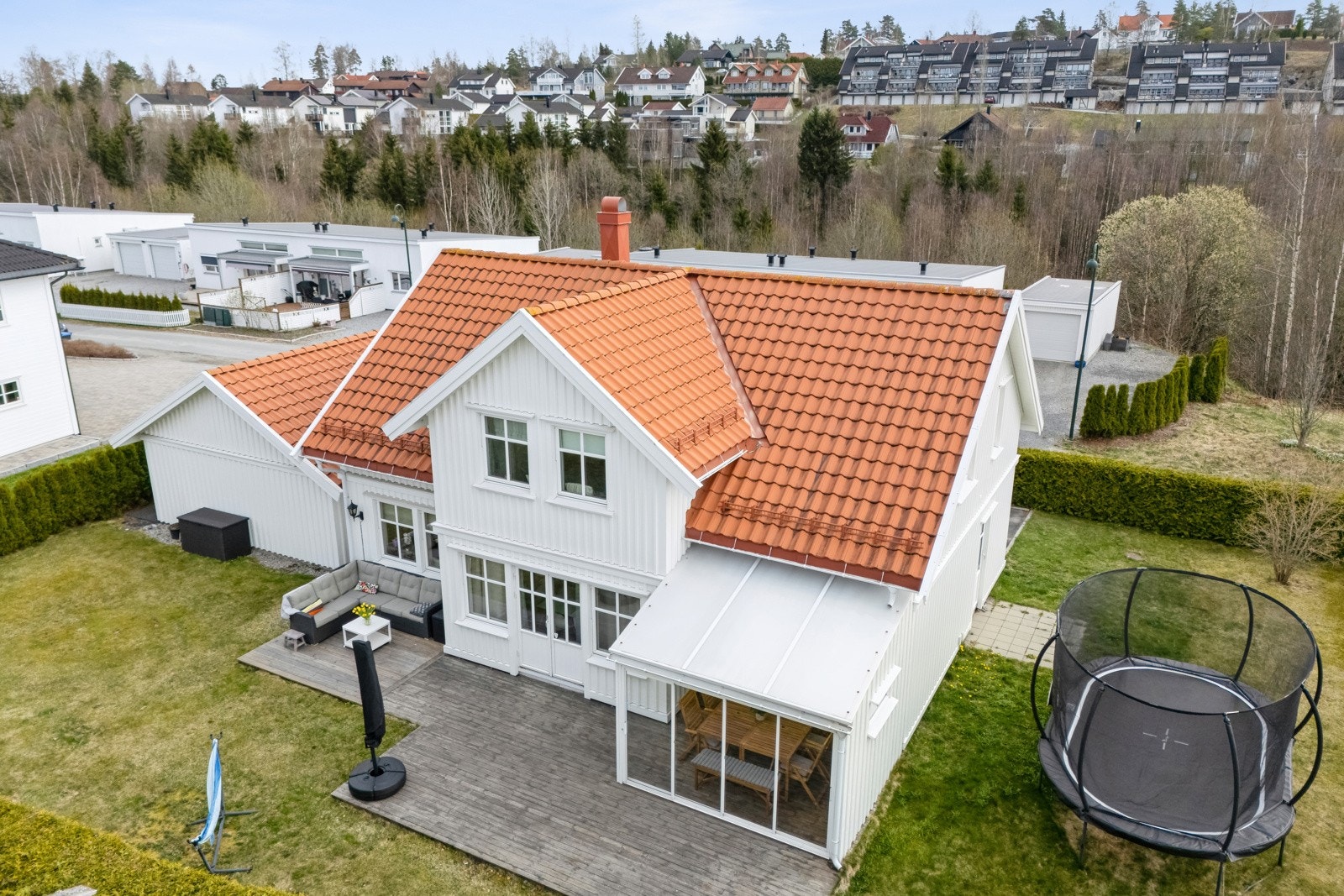 Boligen har terrasse på hele 39 kvm Galleribilde