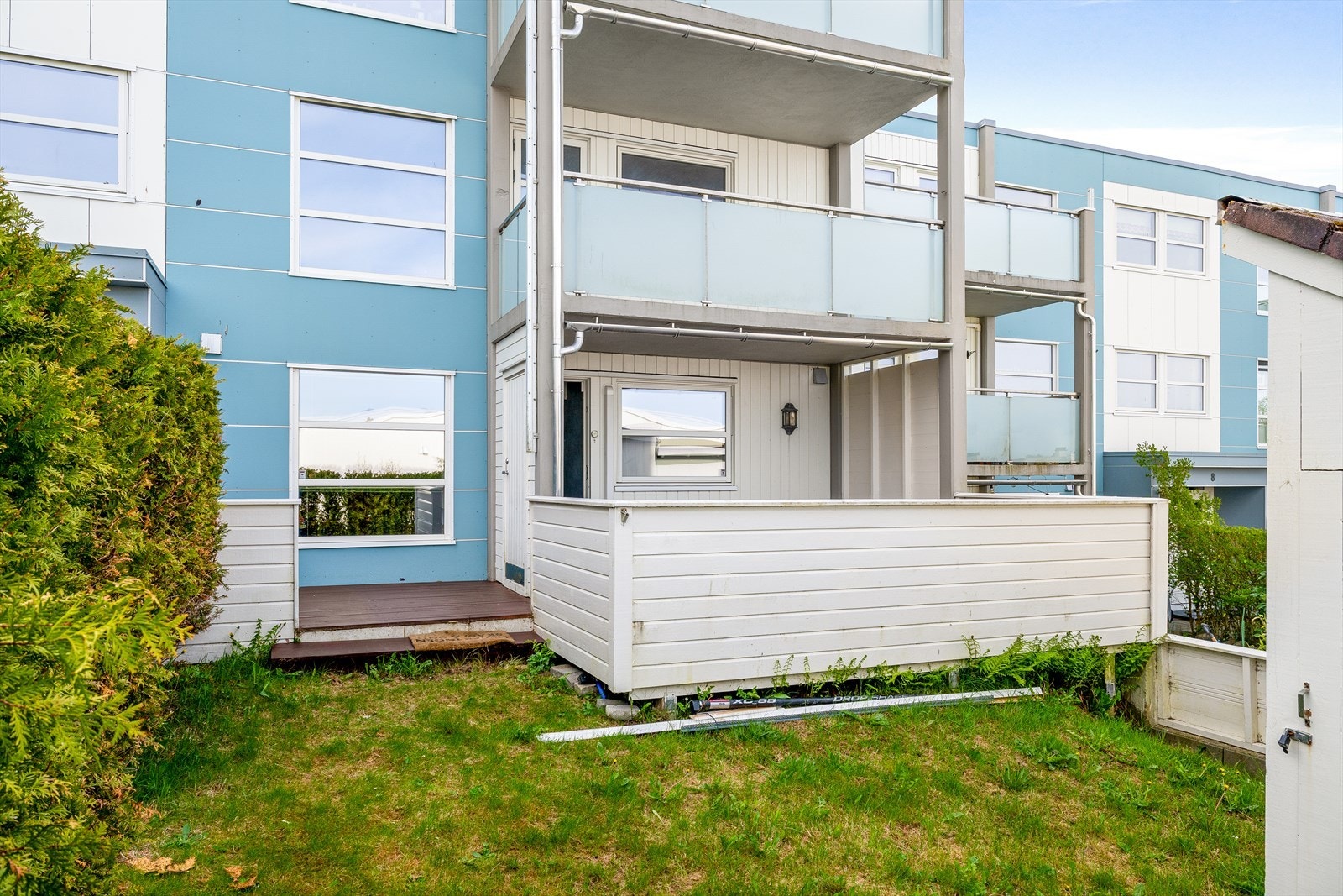 Romslig og skjermet hage Galleribilde