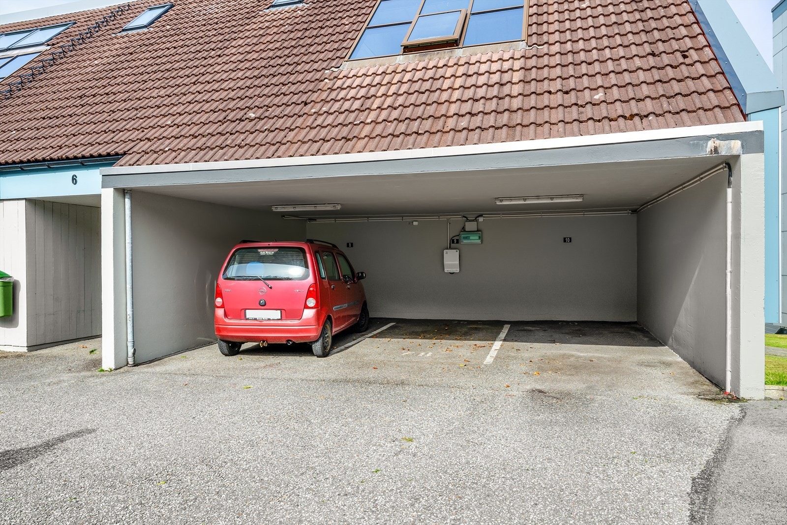 Fast plass i carport Galleribilde