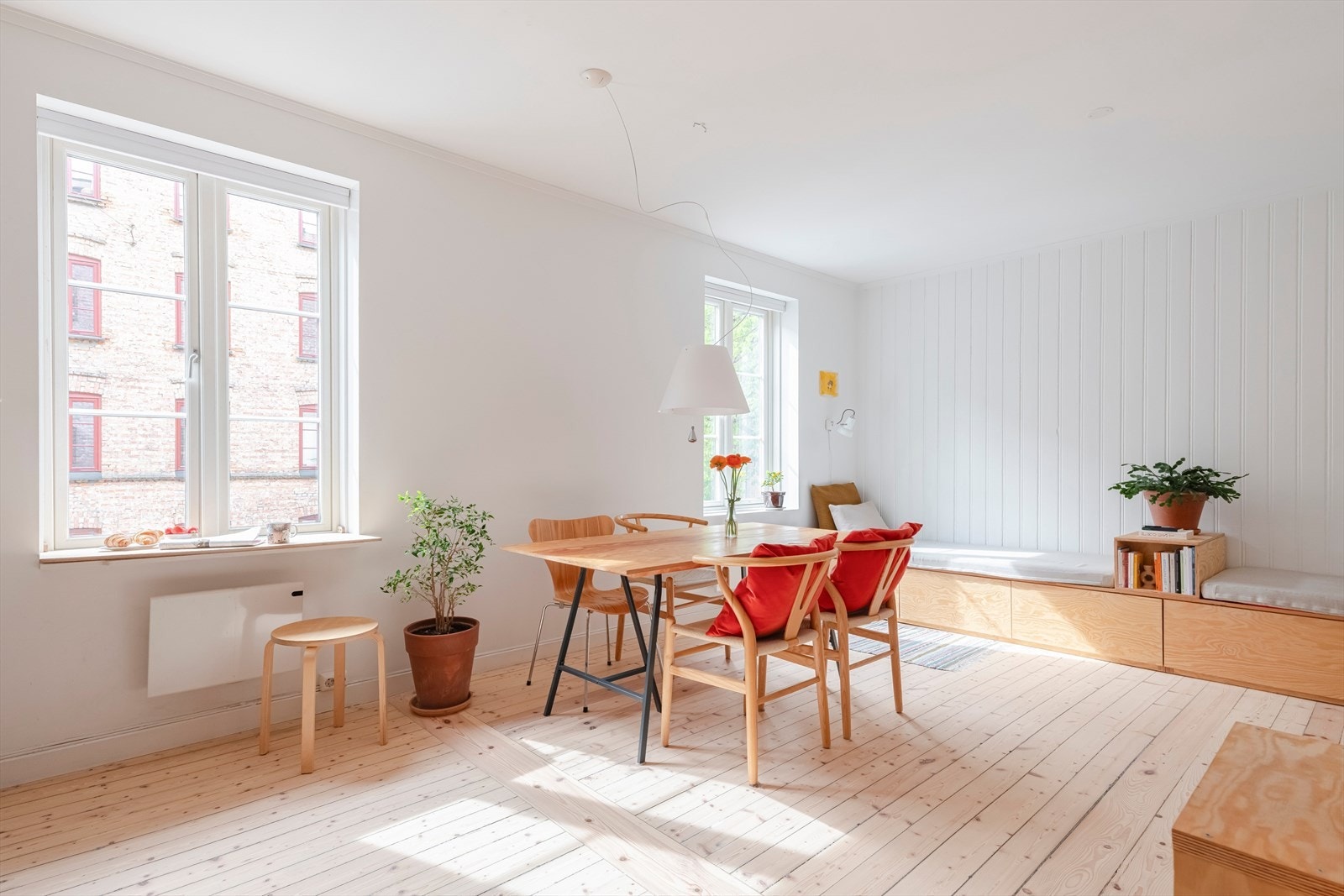 - De store vindusflatene på begge sider bidrar til flotte innvendige lysforhold - Galleribilde