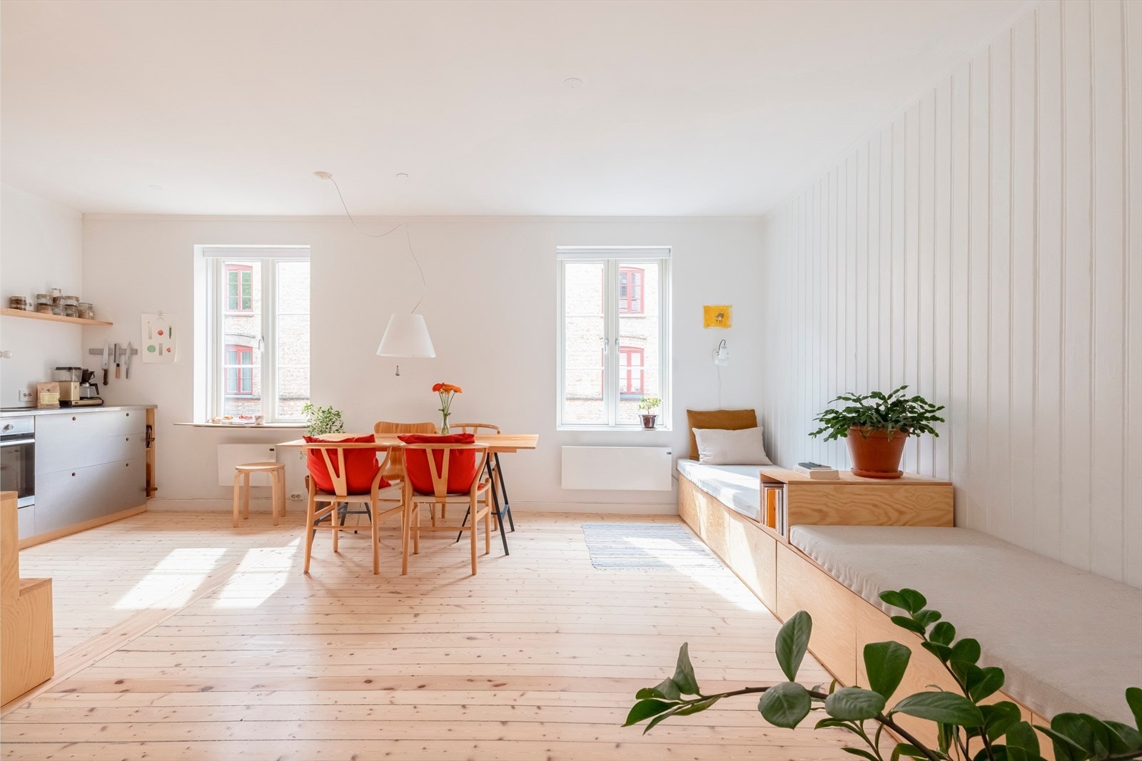 - I 2023 ble det originale tregulvet slipt og lakkert - Galleribilde