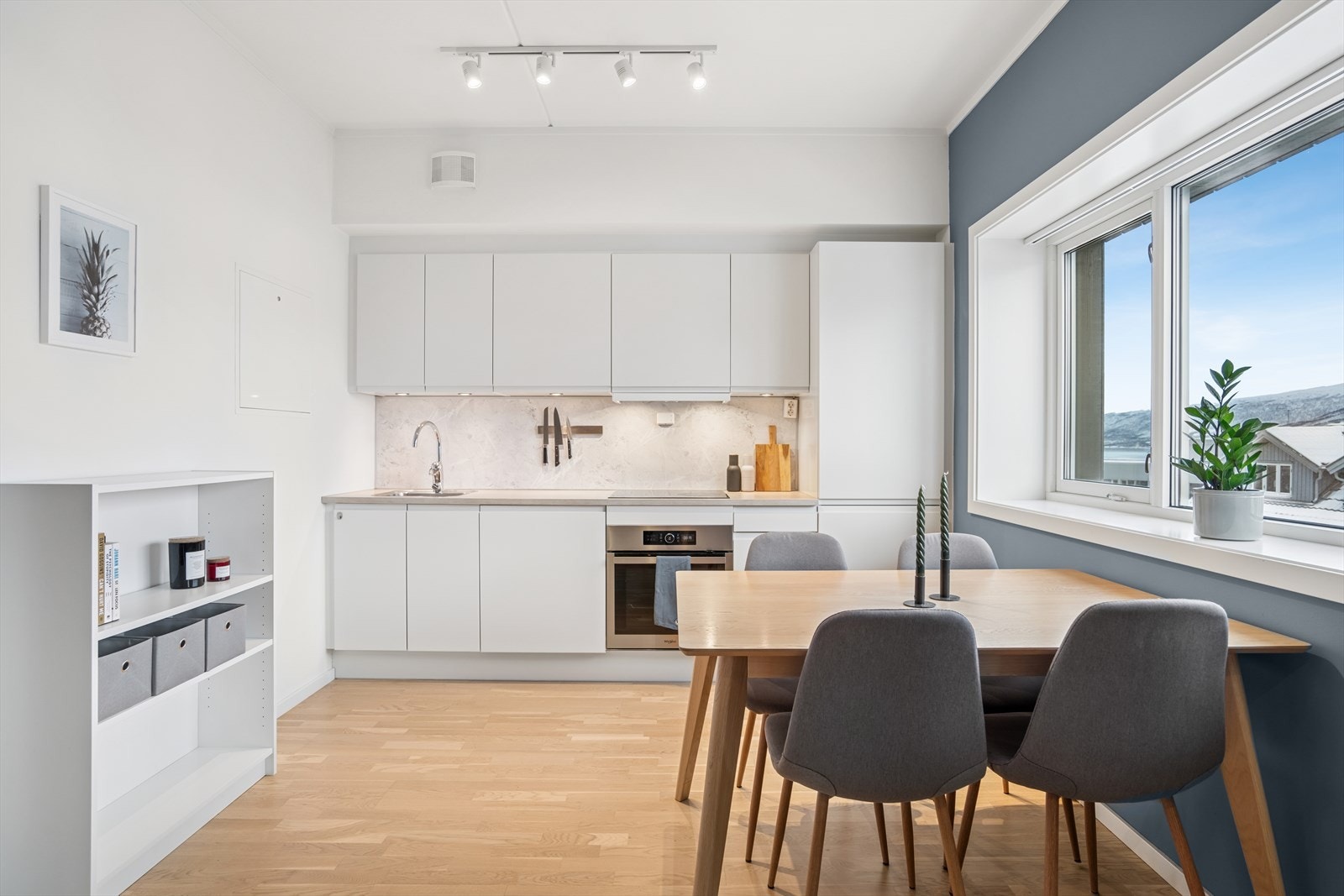 Leiligheten har fjernvarme og balansert ventilasjon. Galleribilde